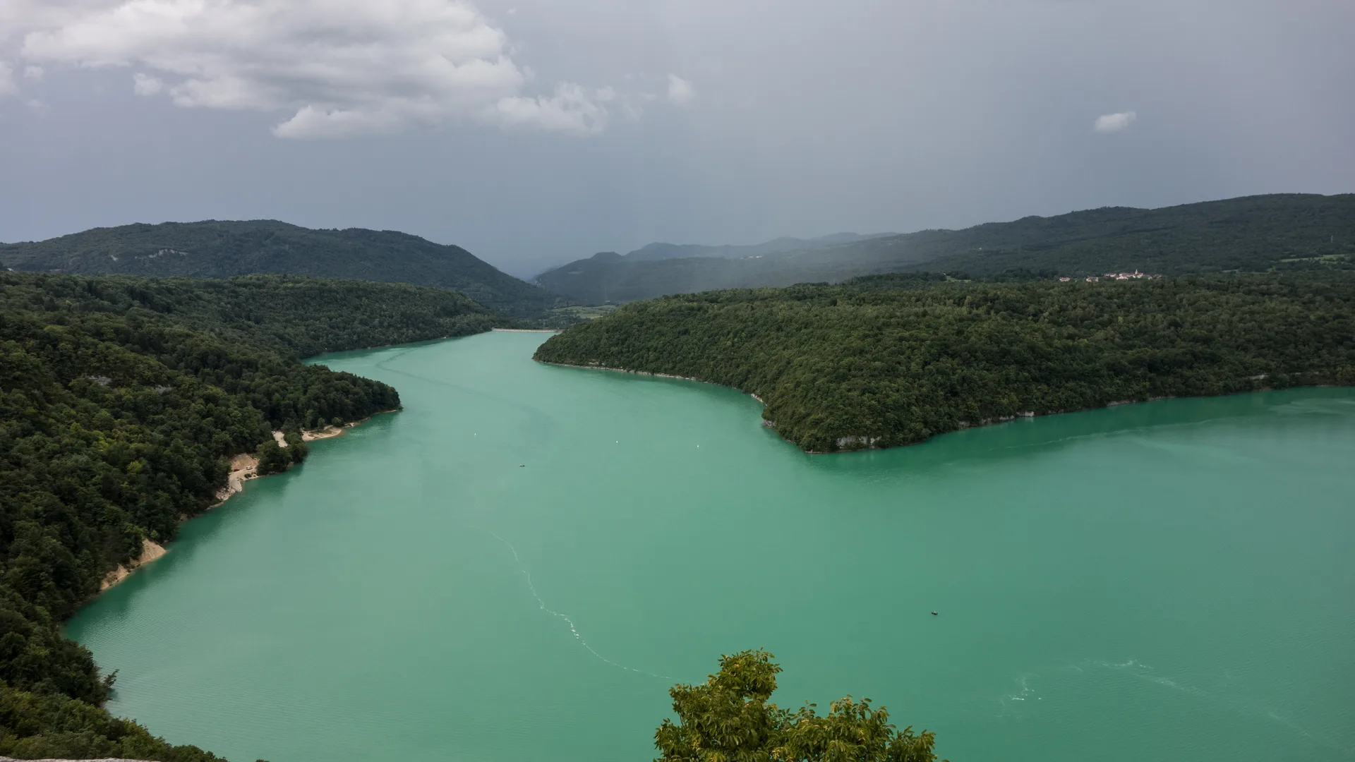 lac de Viremont à Valzin en Petite Montagne — À 3,9 km du lac