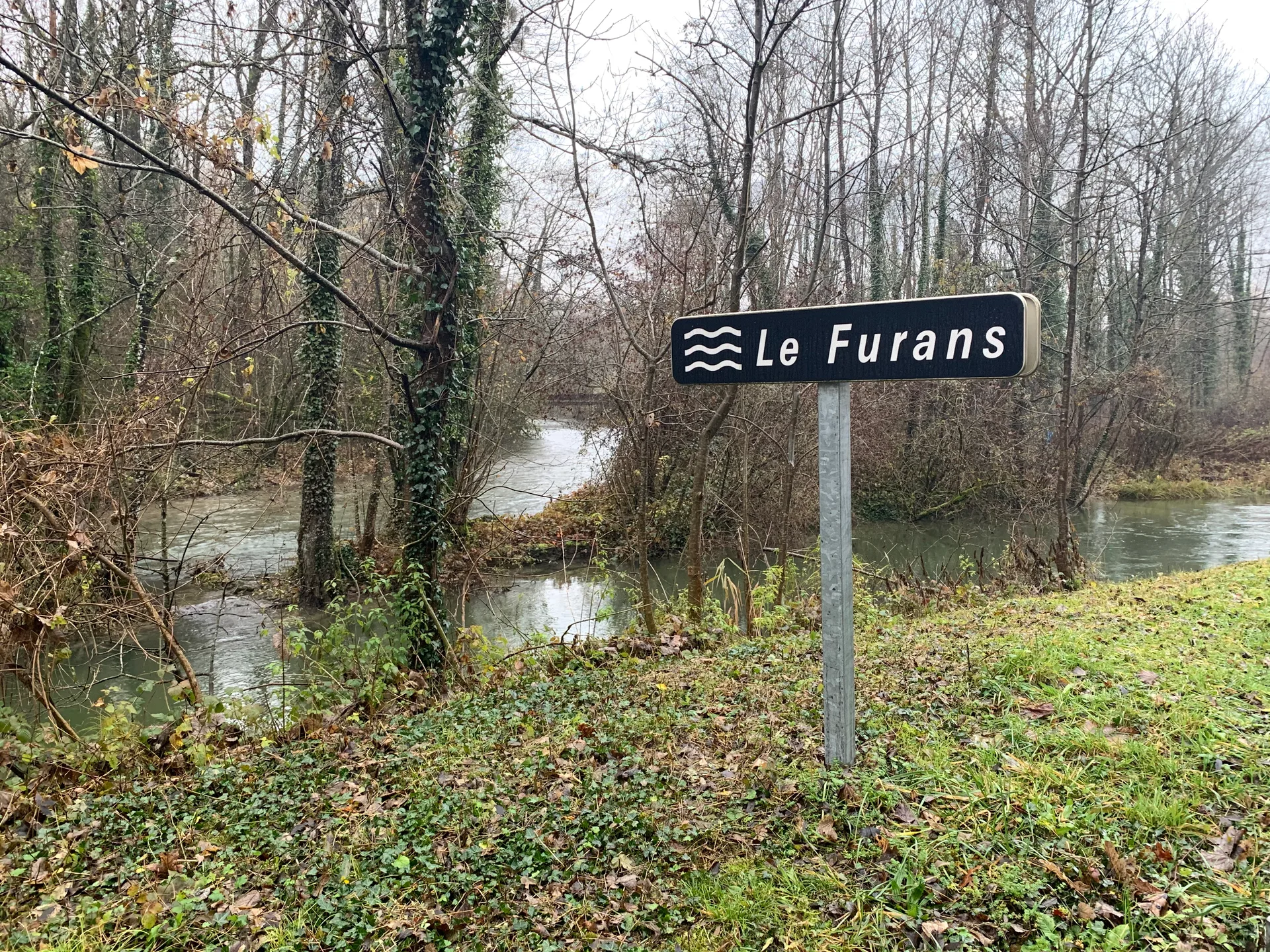 Lac de Virieu à Virieu-le-Grand — À 1,5 km du lac