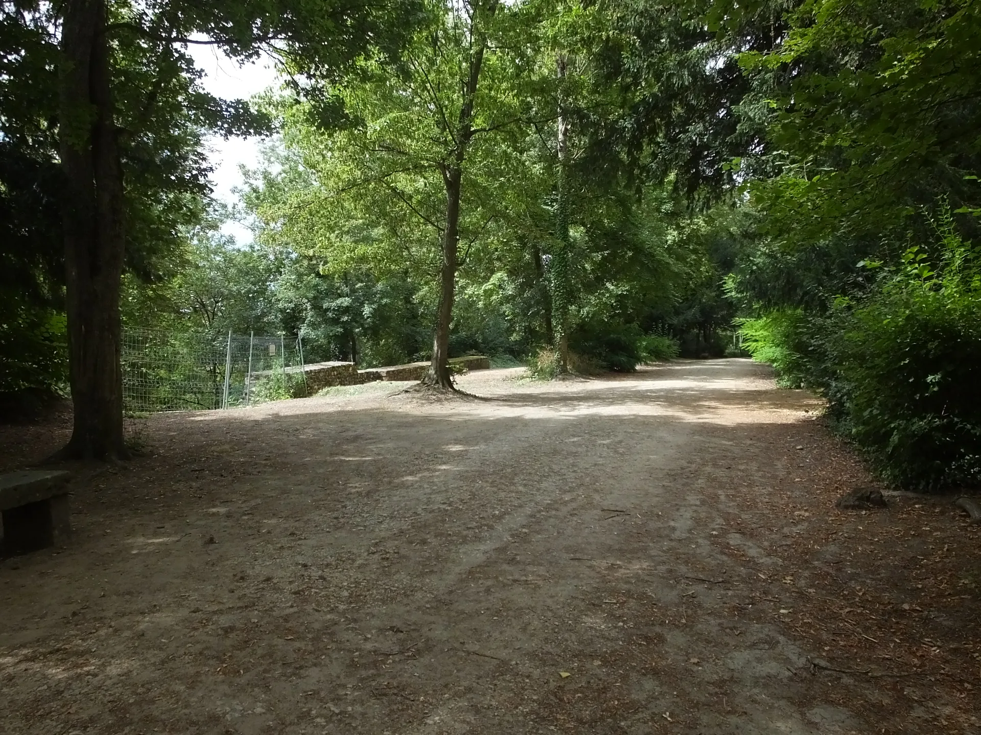 Lac de Virlay à Saint-Amand-Montrond — À 1,5 km du lac