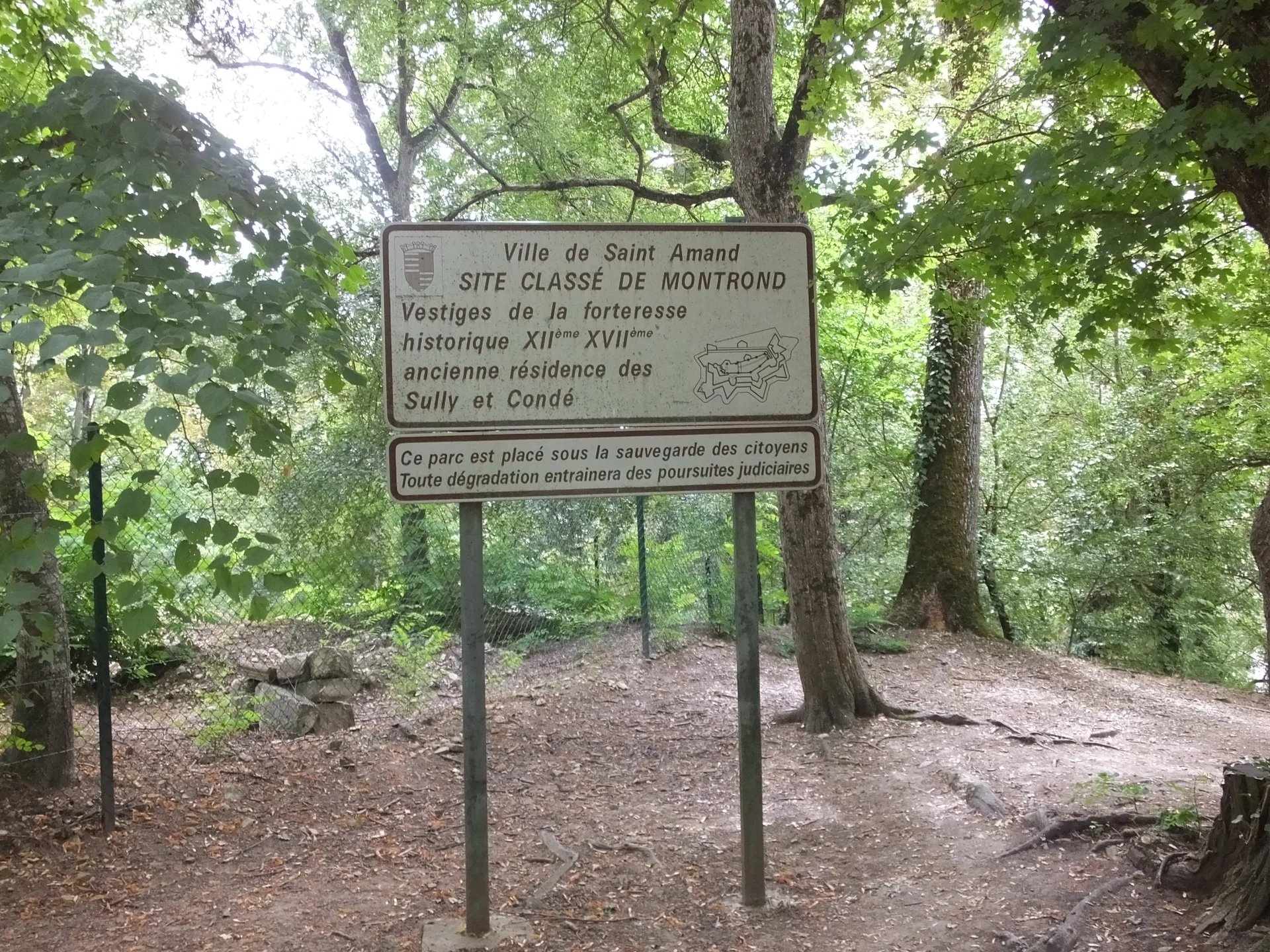 Lac de Virlay à Saint-Amand-Montrond — À 1,5 km du lac