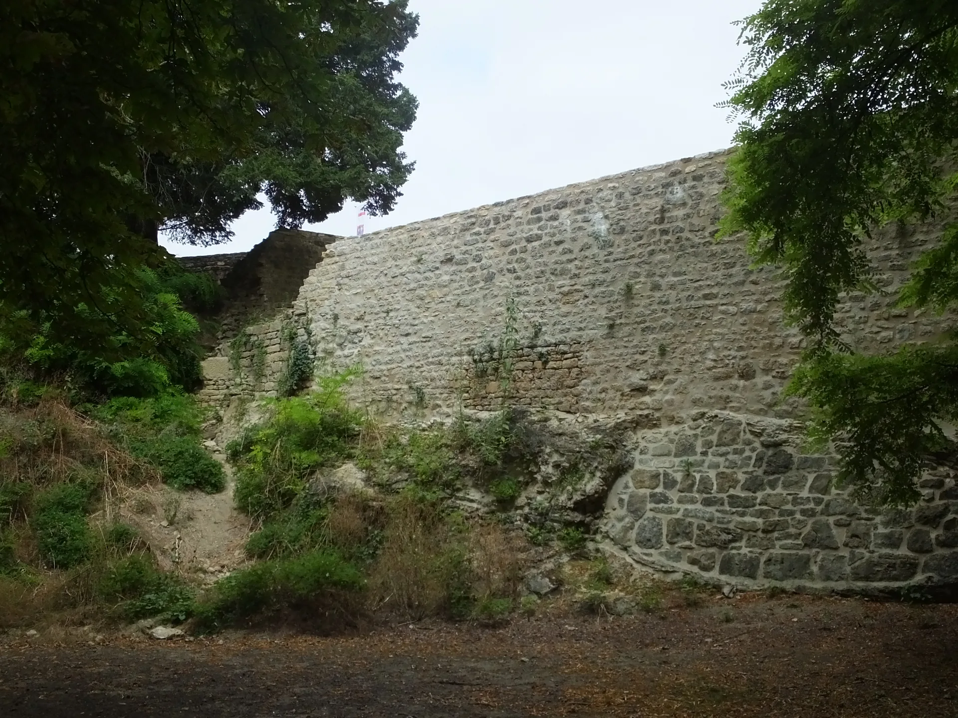 Lac de Virlay à Saint-Amand-Montrond — À 1,6 km du lac
