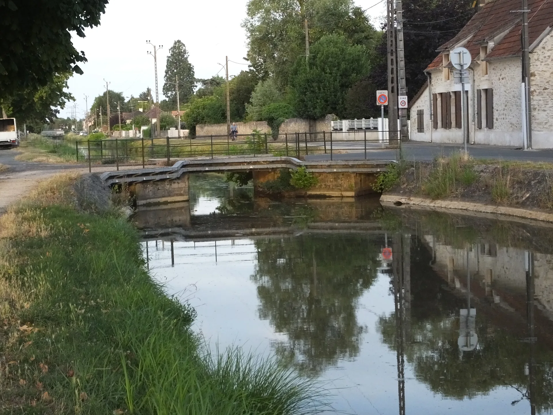 Lac de Virlay à Saint-Amand-Montrond — À 1,9 km du lac