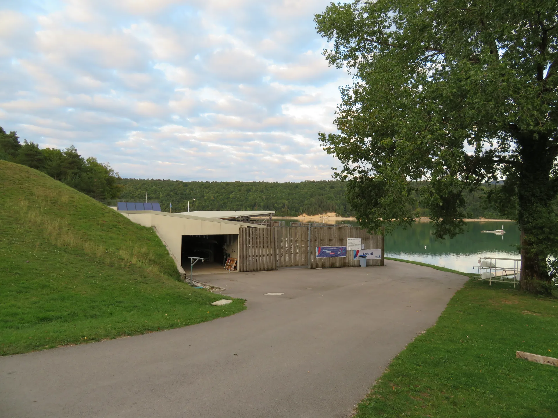 Lac de Vouglans a Onoz à Orgelet — À 2,3 km du lac