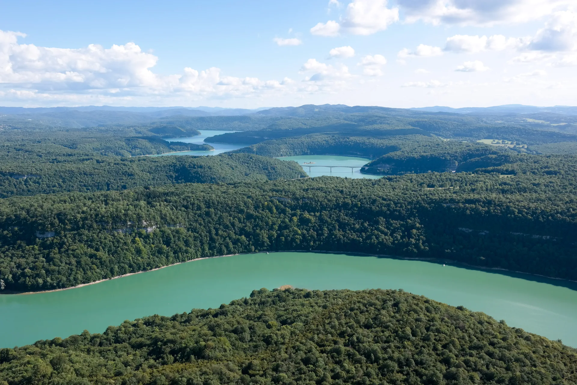 Lac de Vouglans à Largillay-Marsonnay — Sur le lac