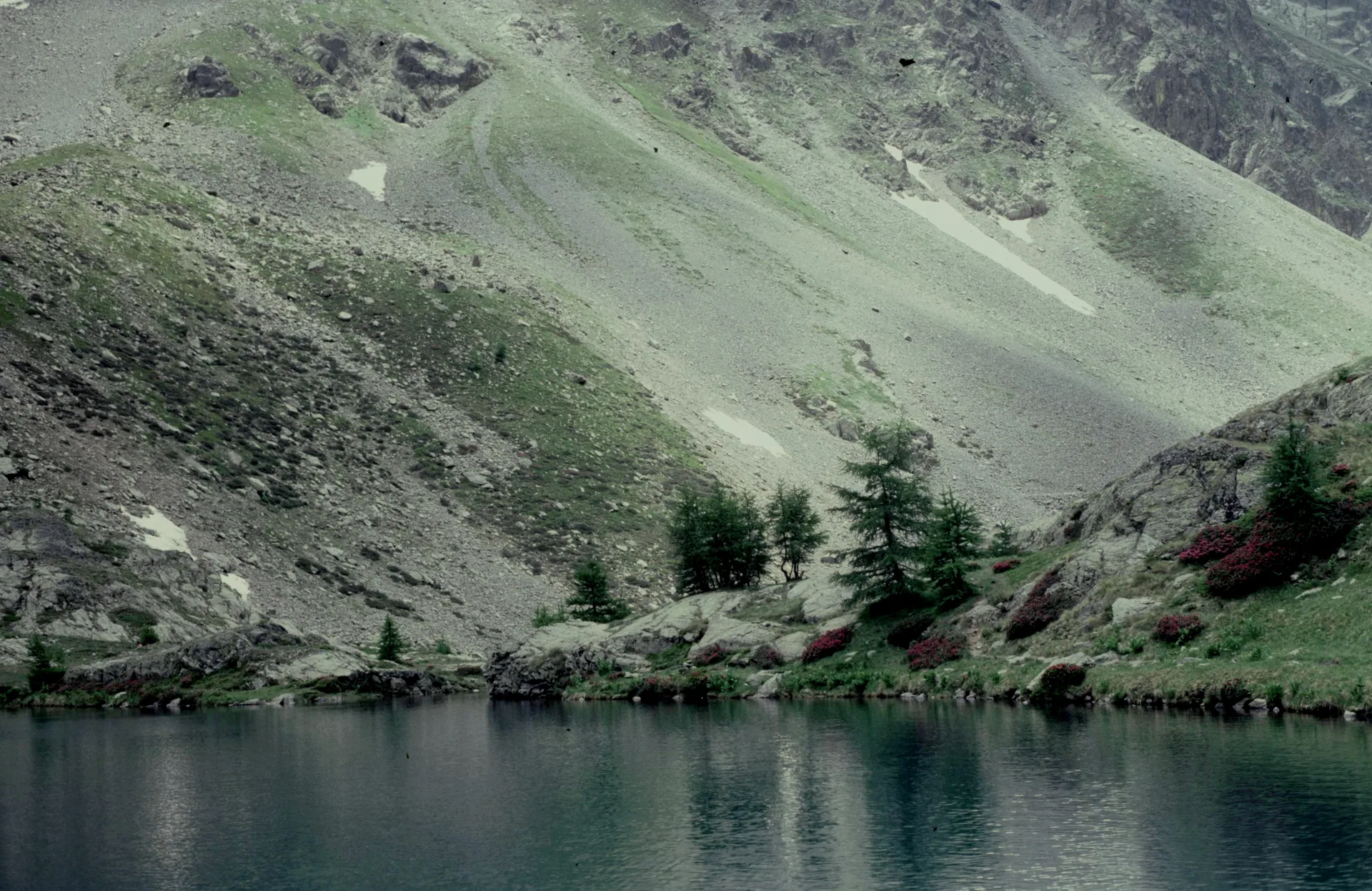 Lac des Babarottes à Saint-Étienne-de-Tinée — À 824 m du lac