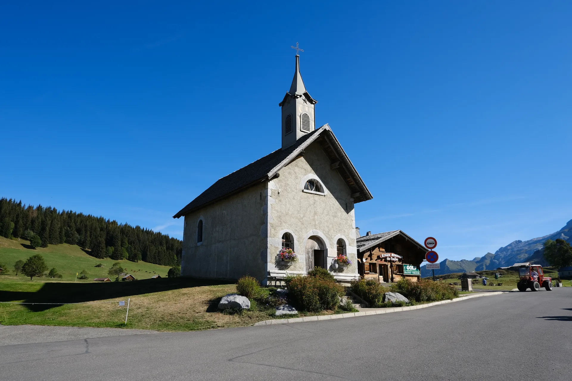 Lac des Confins à La Clusaz — À 498 m du lac
