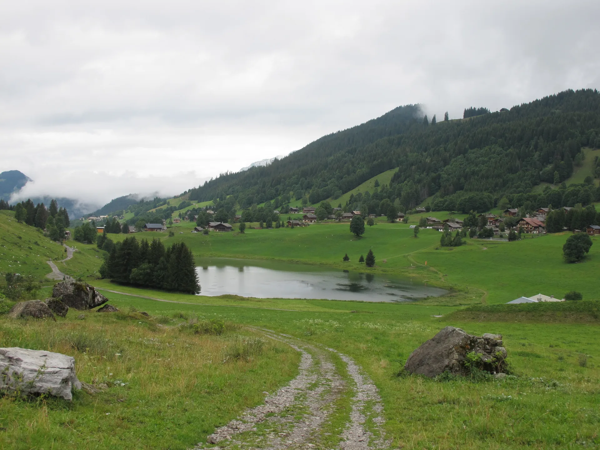Lac des Confins à La Clusaz — Sur le lac