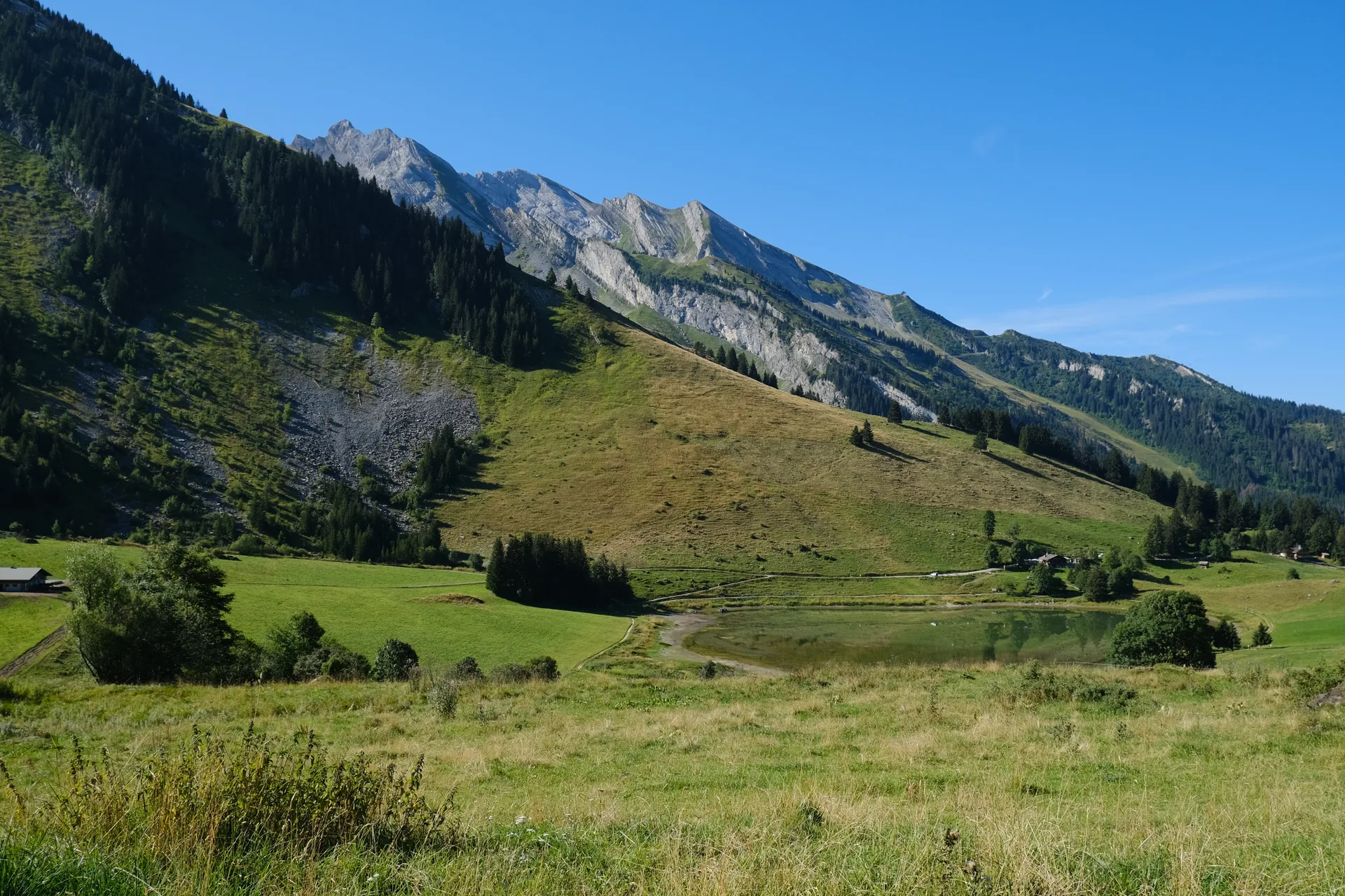 Lac des Confins à La Clusaz — À 488 m du lac