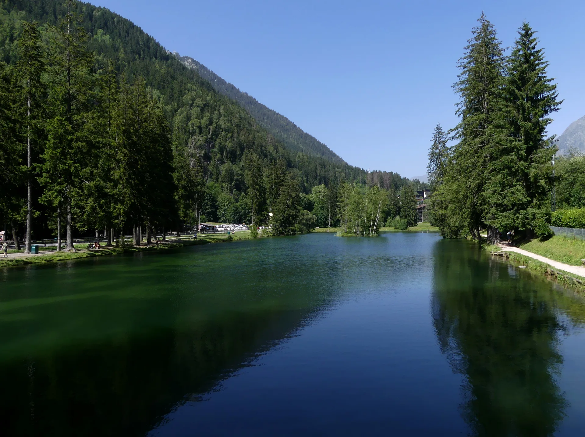 Lac des Gaillands à Chamonix-Mont-Blanc — Sur le lac