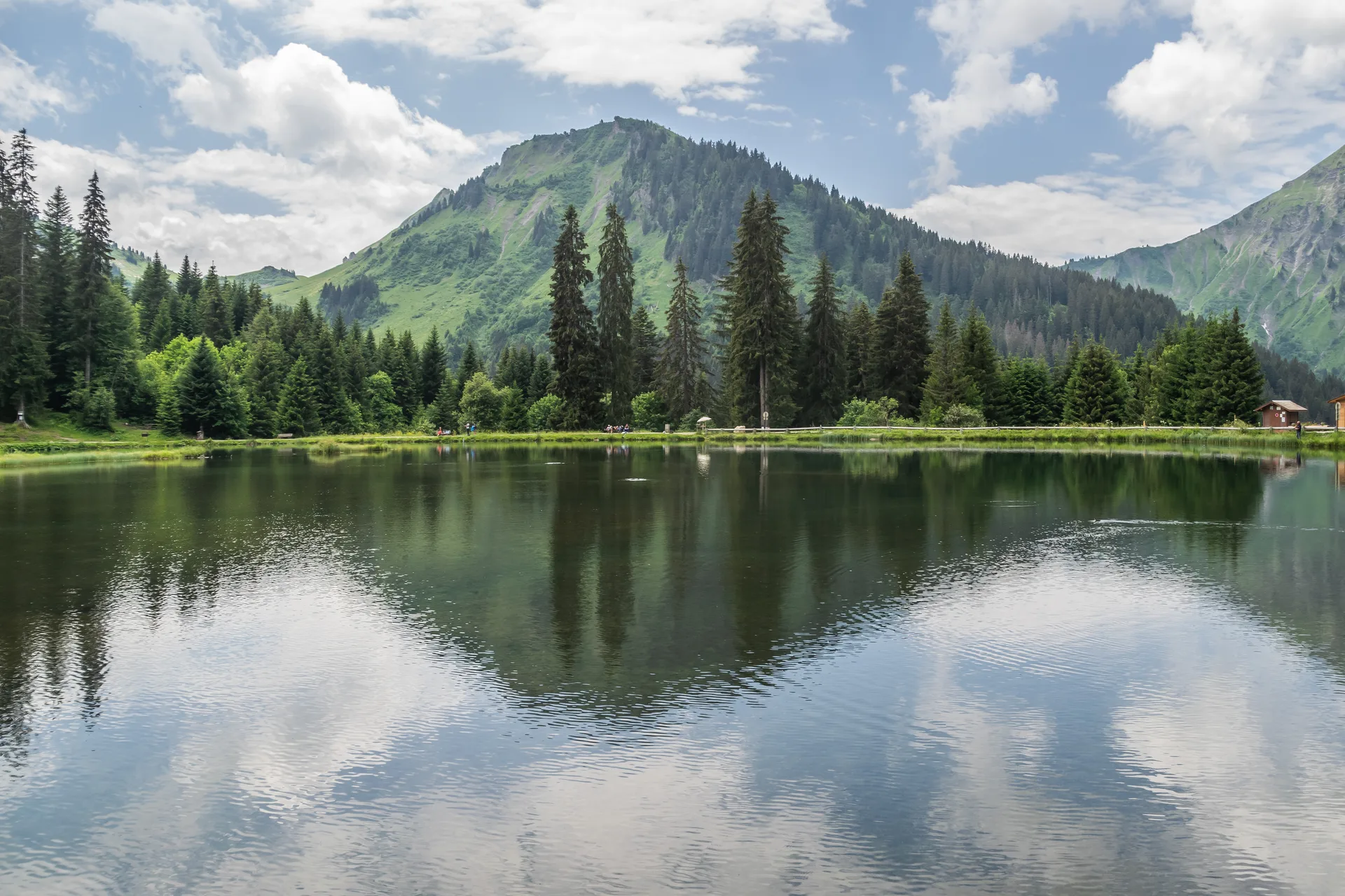Lac des Mines d'Or à Samoëns — Sur le lac