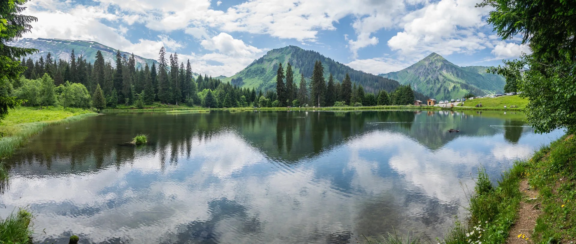 Lac des Mines d'Or à Samoëns — Sur le lac