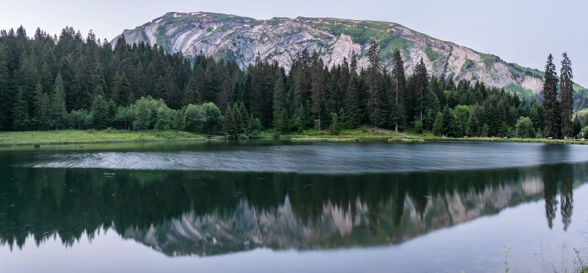 Lac des Mines d'Or à Samoëns — Sur le lac