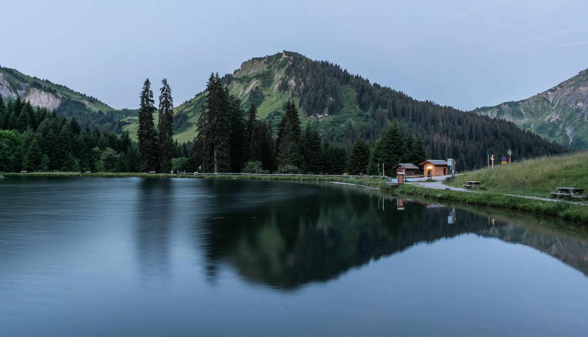 Lac des Mines d'Or à Samoëns — Sur le lac