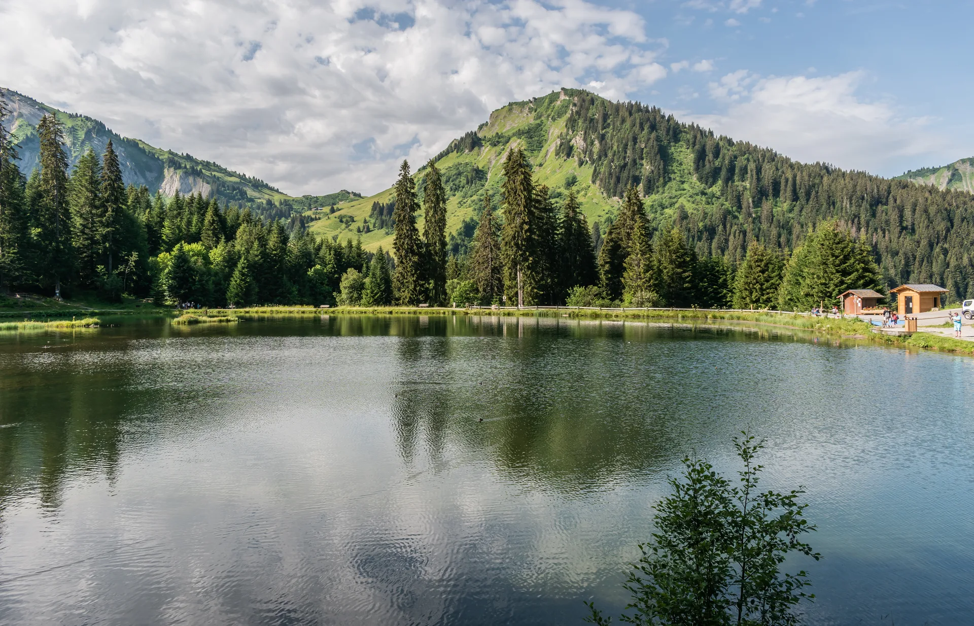 Lac des Mines d'Or à Samoëns — Sur le lac