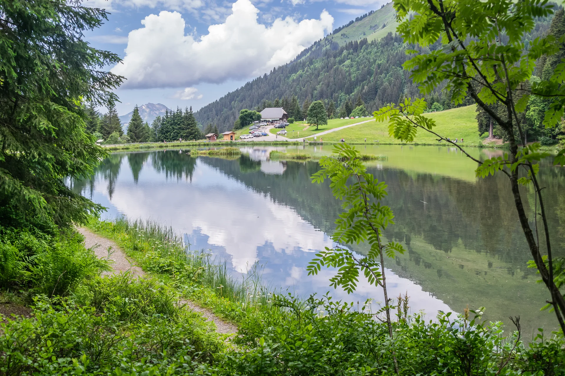 Lac des Mines d'Or à Samoëns — Sur le lac