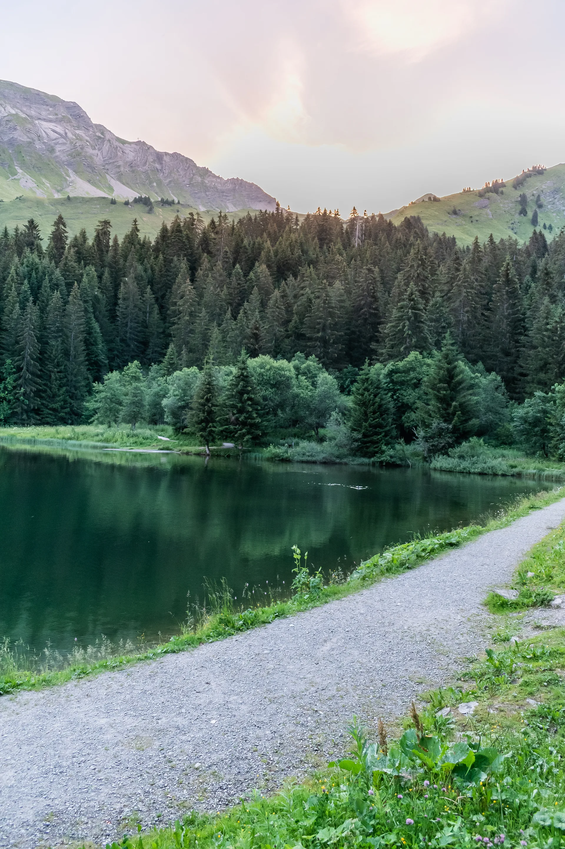Lac des Mines d'Or à Samoëns — Sur le lac