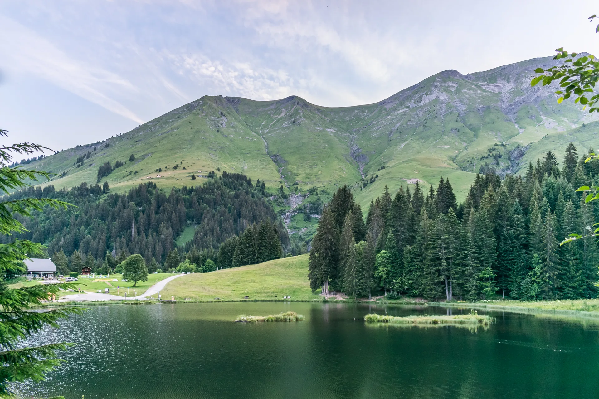 Lac des Mines d'Or à Samoëns — Sur le lac