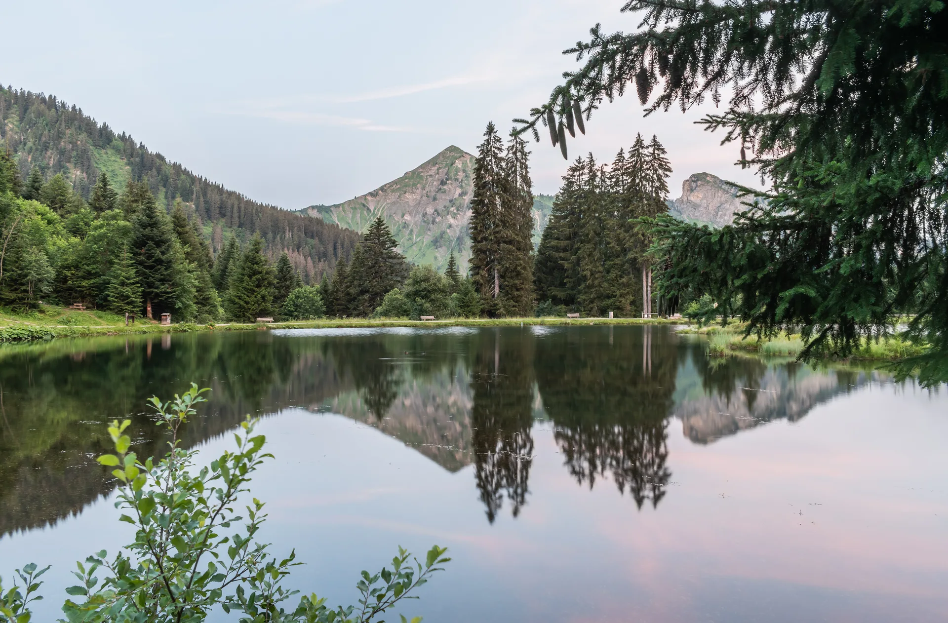 Lac des Mines d'Or à Samoëns — Sur le lac