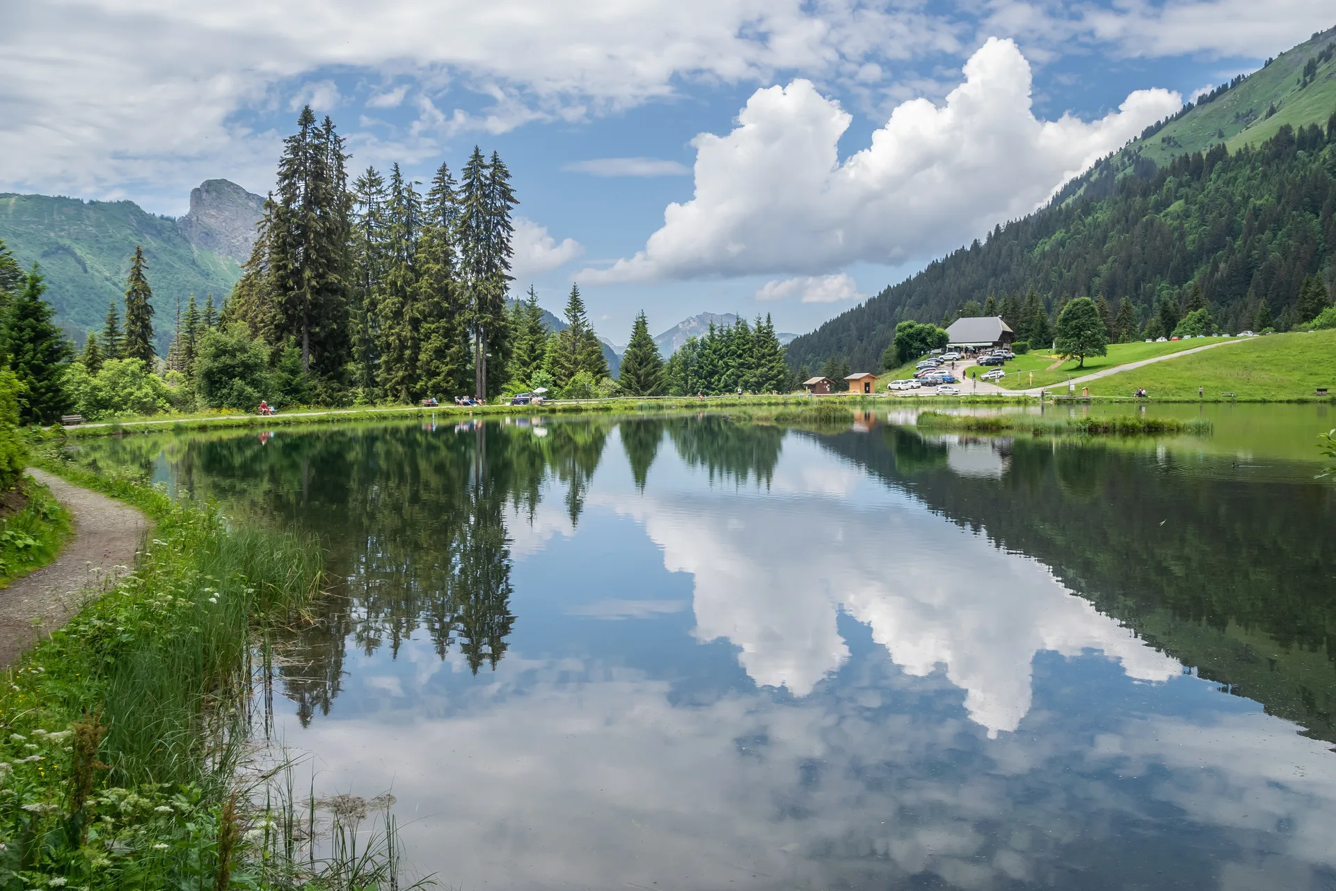 Lac des Mines d'Or à Samoëns — Sur le lac