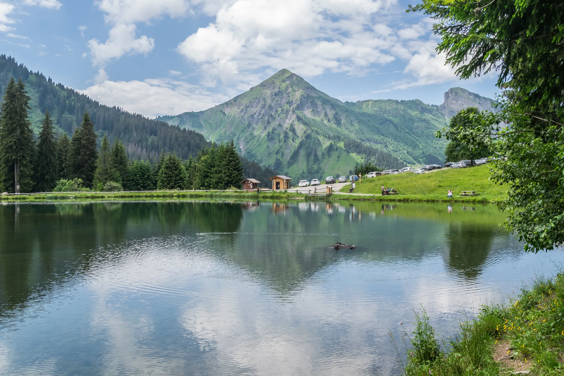 Lac des Mines d'Or à Samoëns — Sur le lac