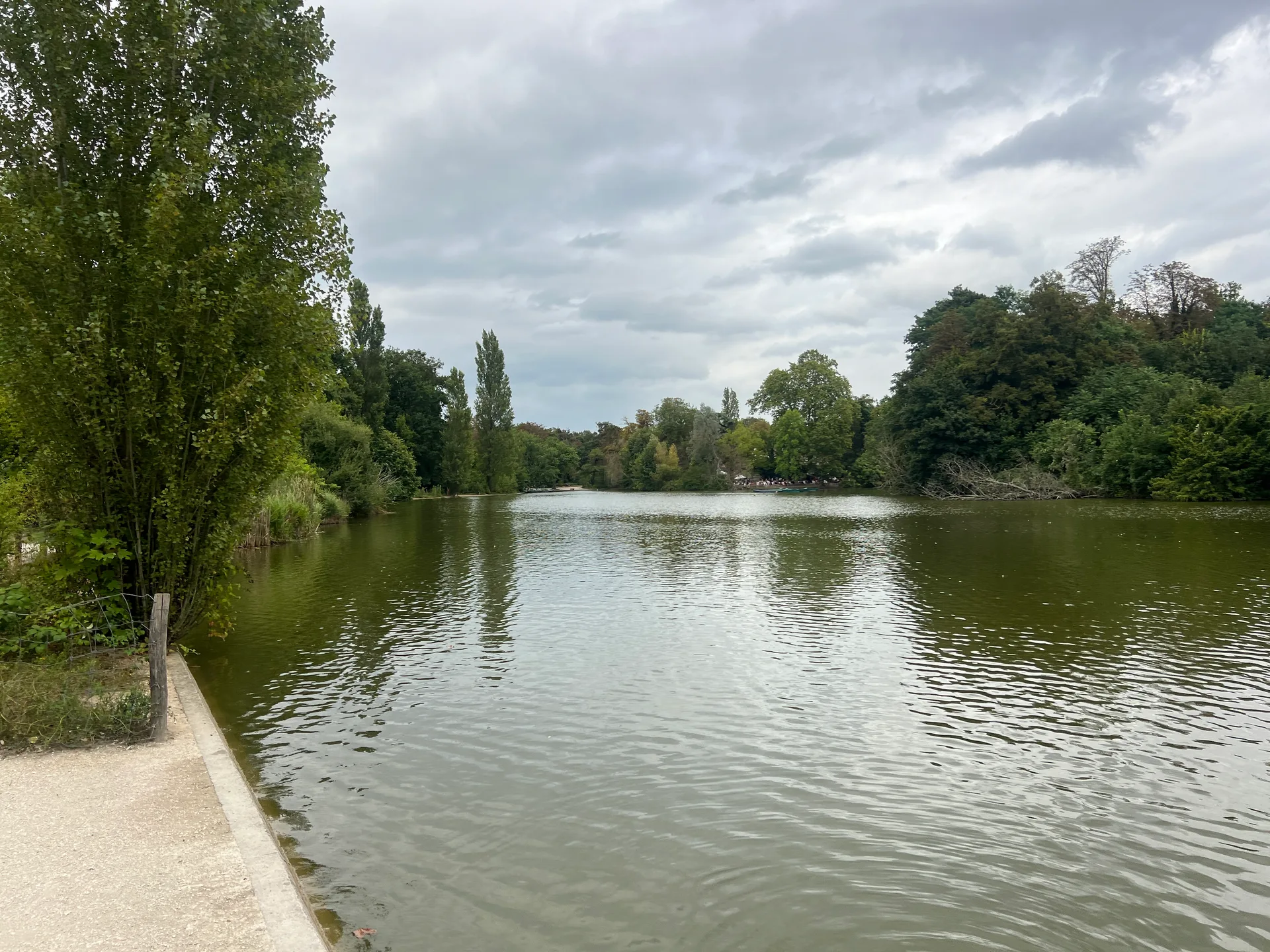Lac des Minimes à Paris — Sur le lac