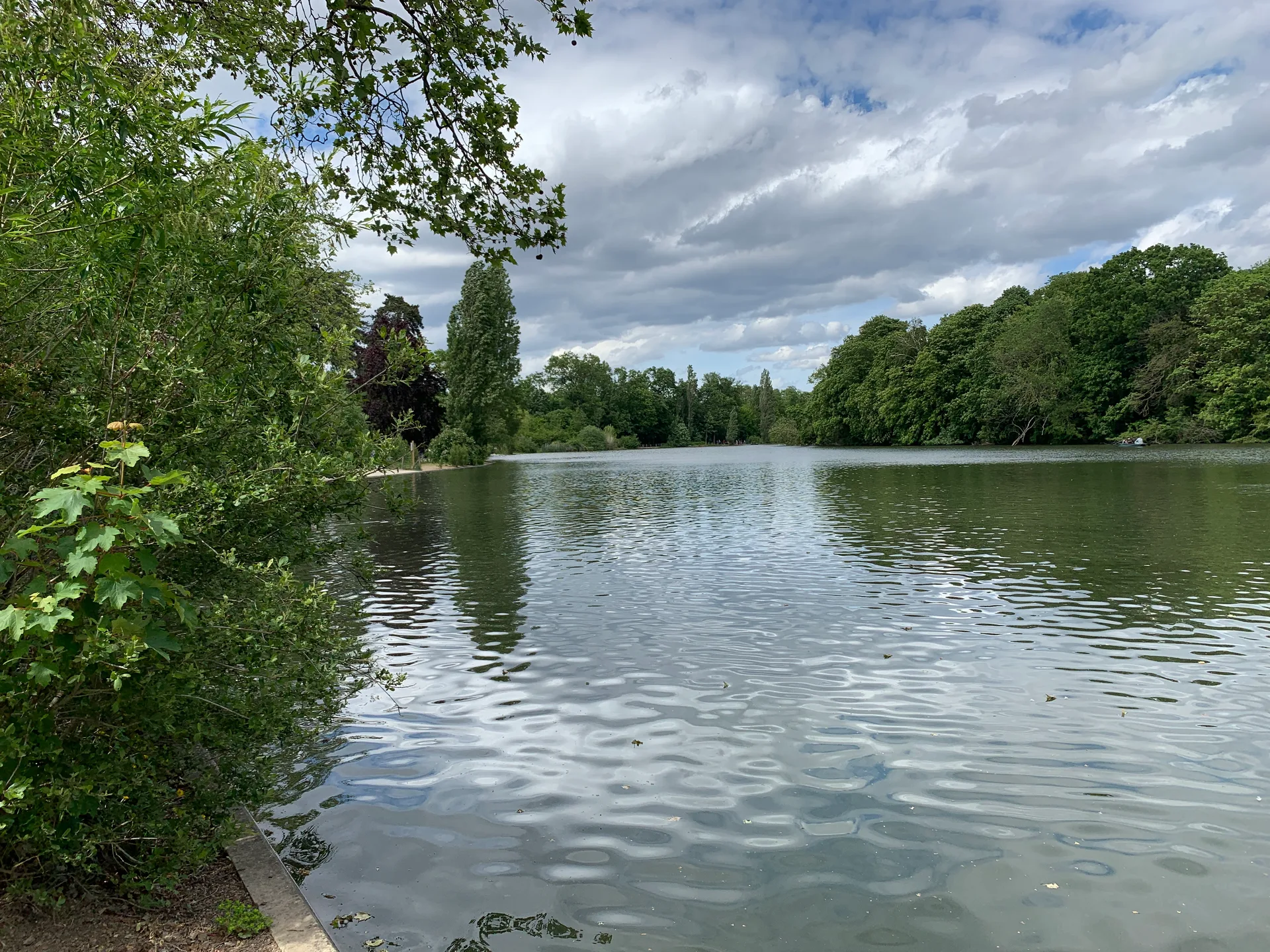 Lac des Minimes à Paris — Sur le lac