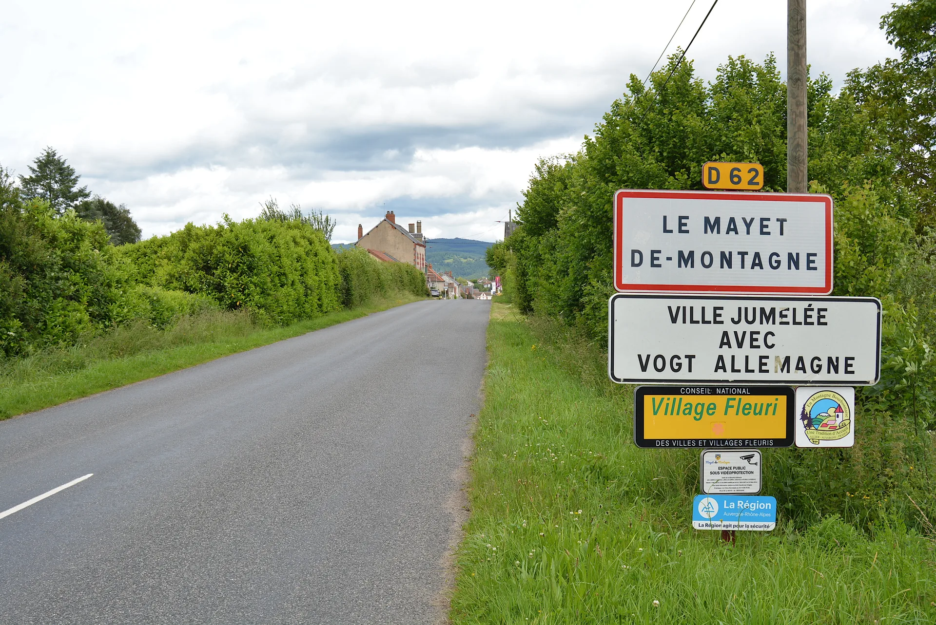 Lac des Moines à Le Mayet-de-Montagne — À 1,4 km du lac