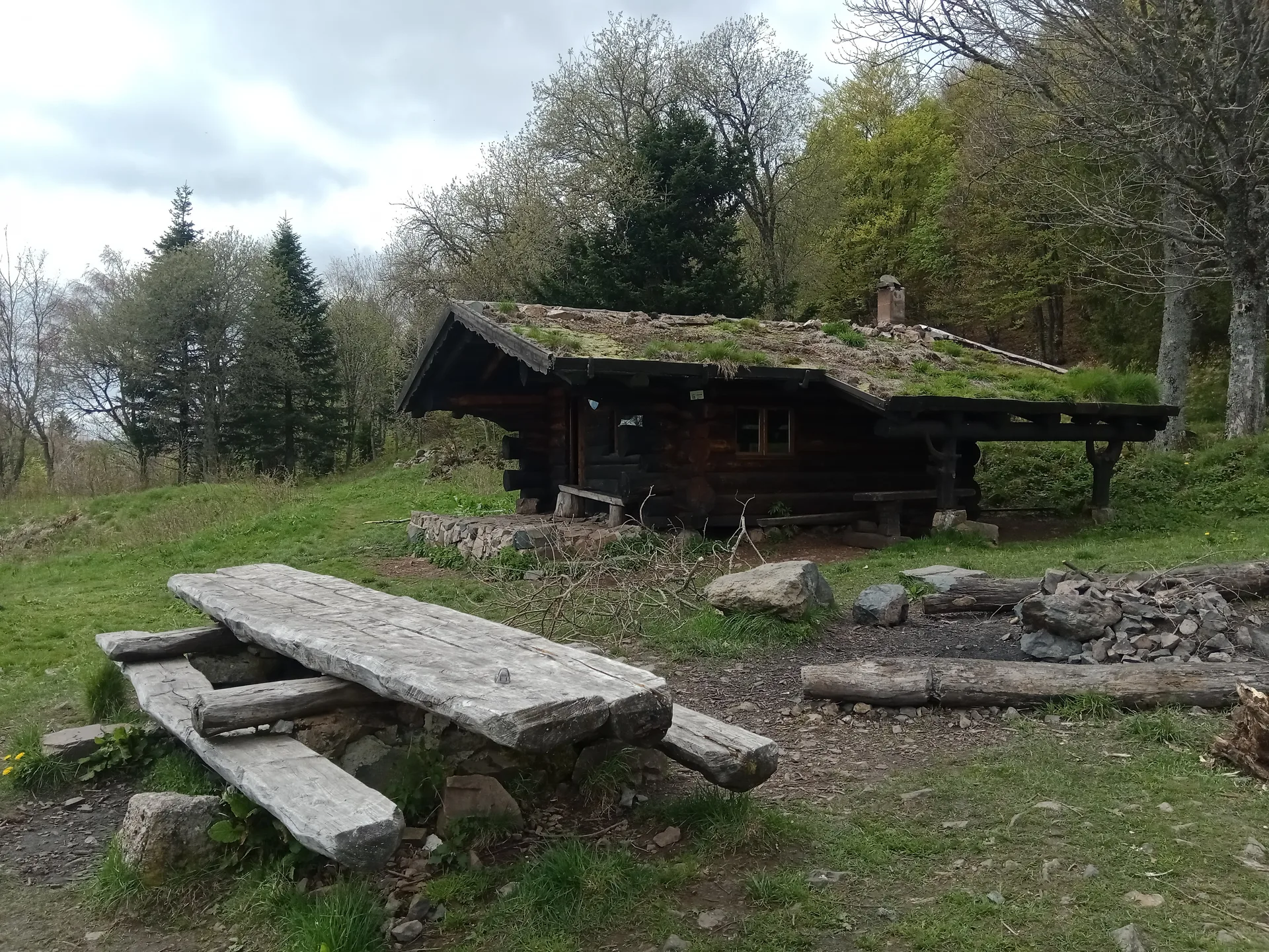 Lac des Perches à Rimbach-près-Masevaux — À 681 m du lac