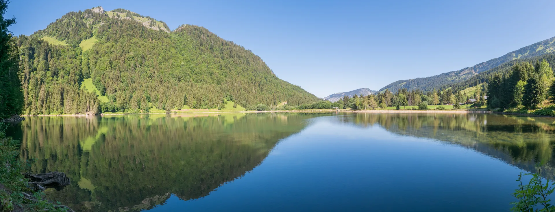 Lac des Plagnes à Abondance — Sur le lac