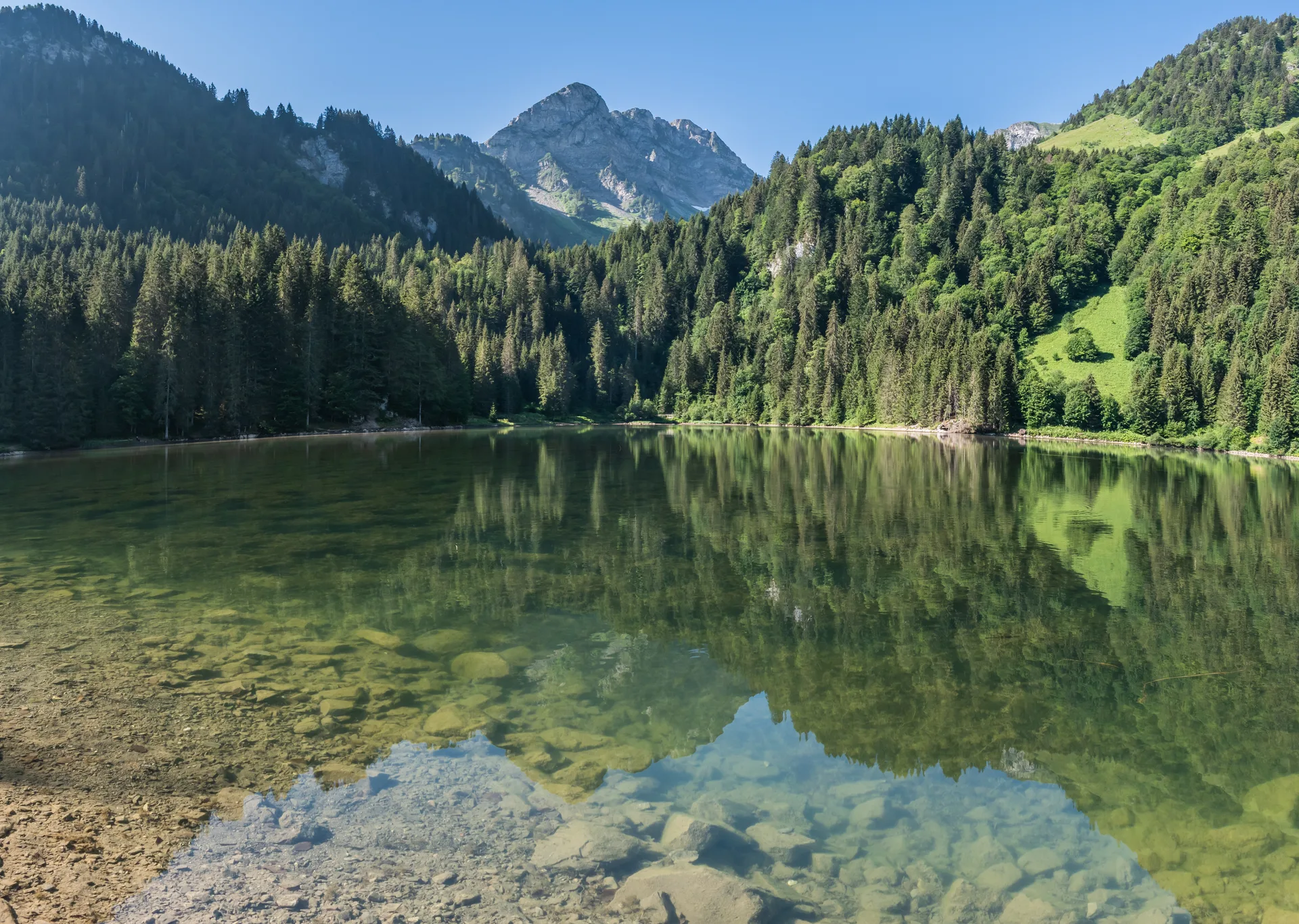 Lac des Plagnes à Abondance — Sur le lac