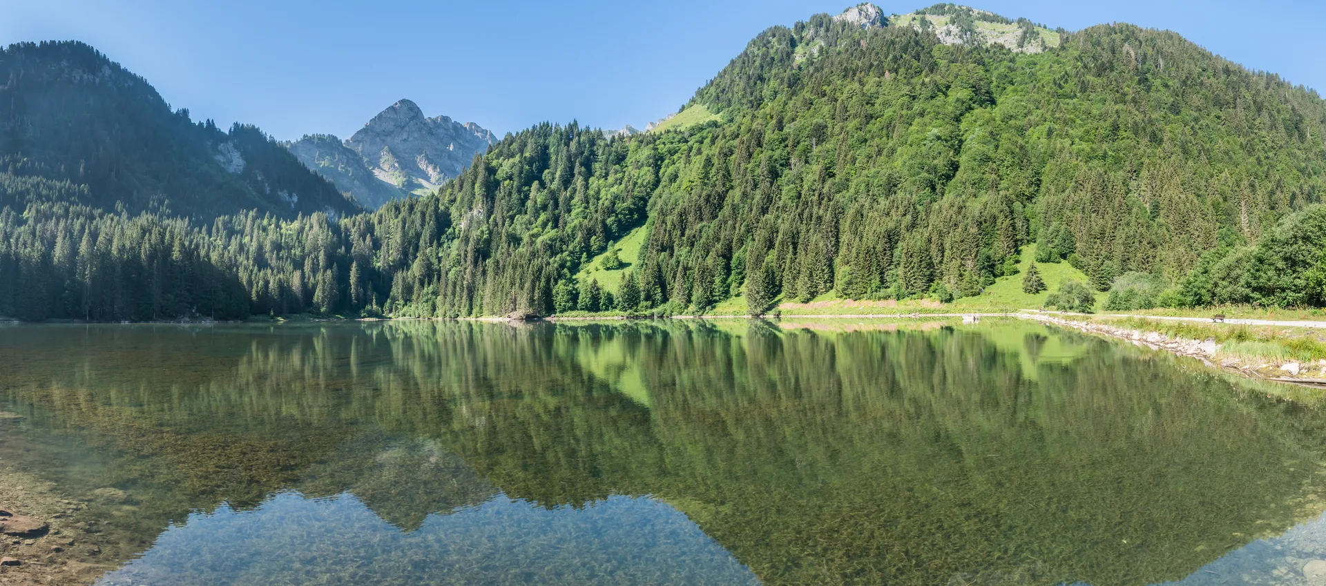 Lac des Plagnes à Abondance — Sur le lac