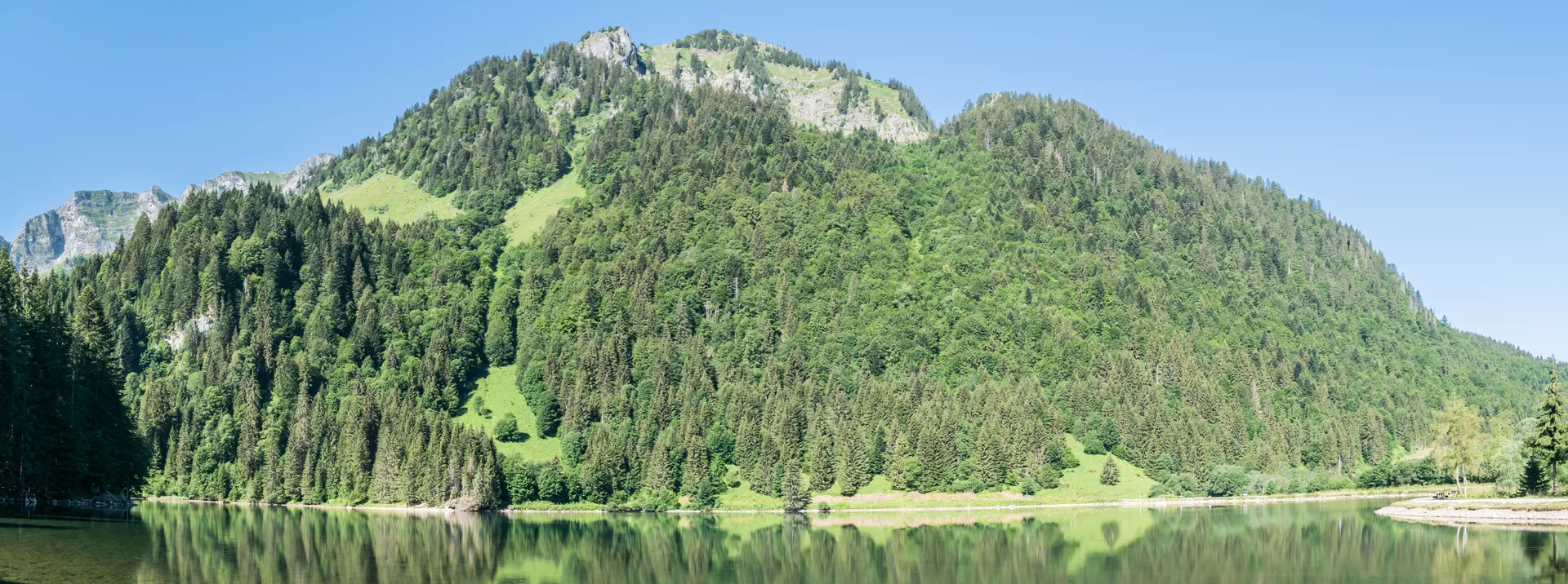 Lac des Plagnes à Abondance — Sur le lac