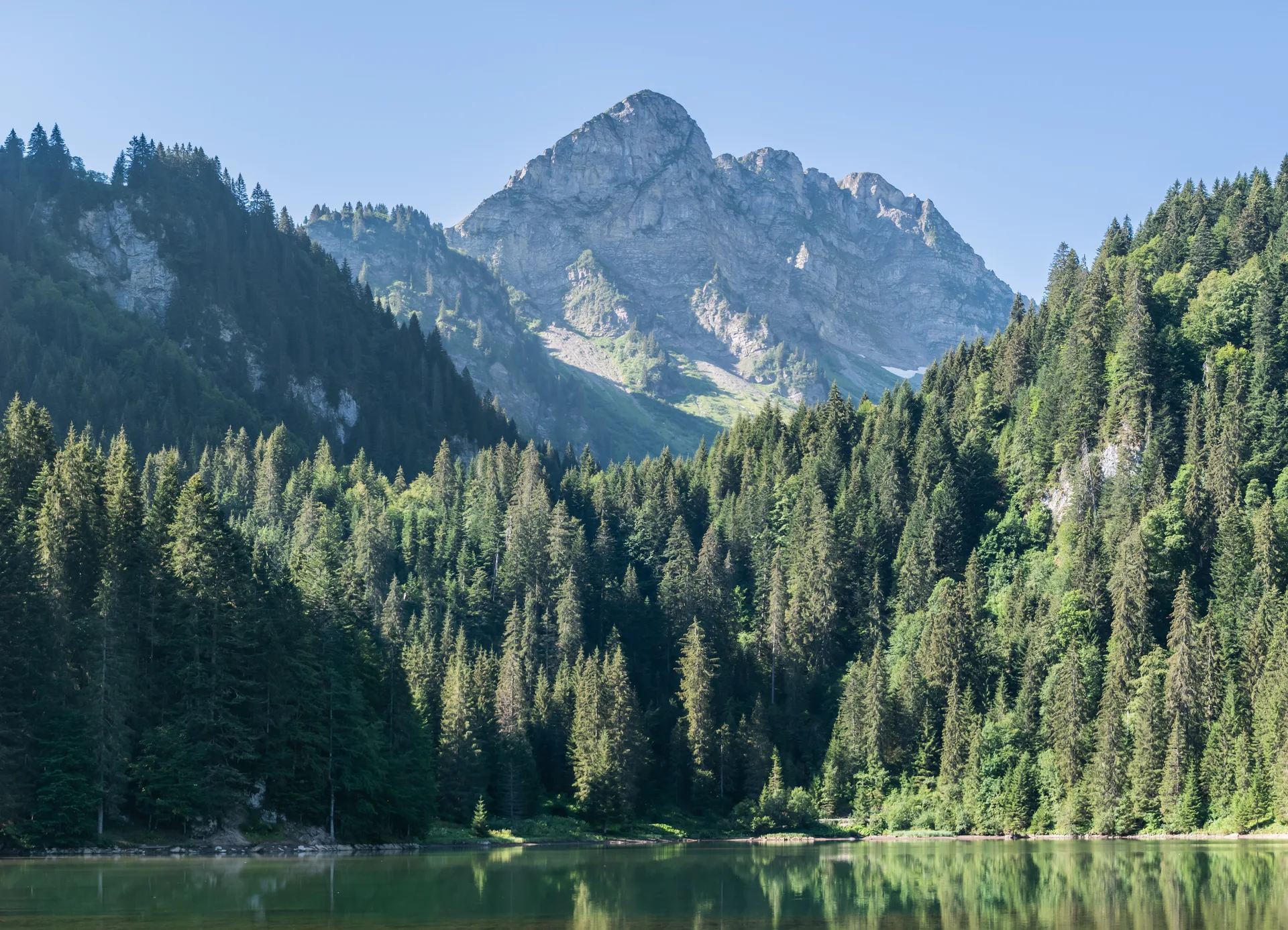 Lac des Plagnes à Abondance — Sur le lac