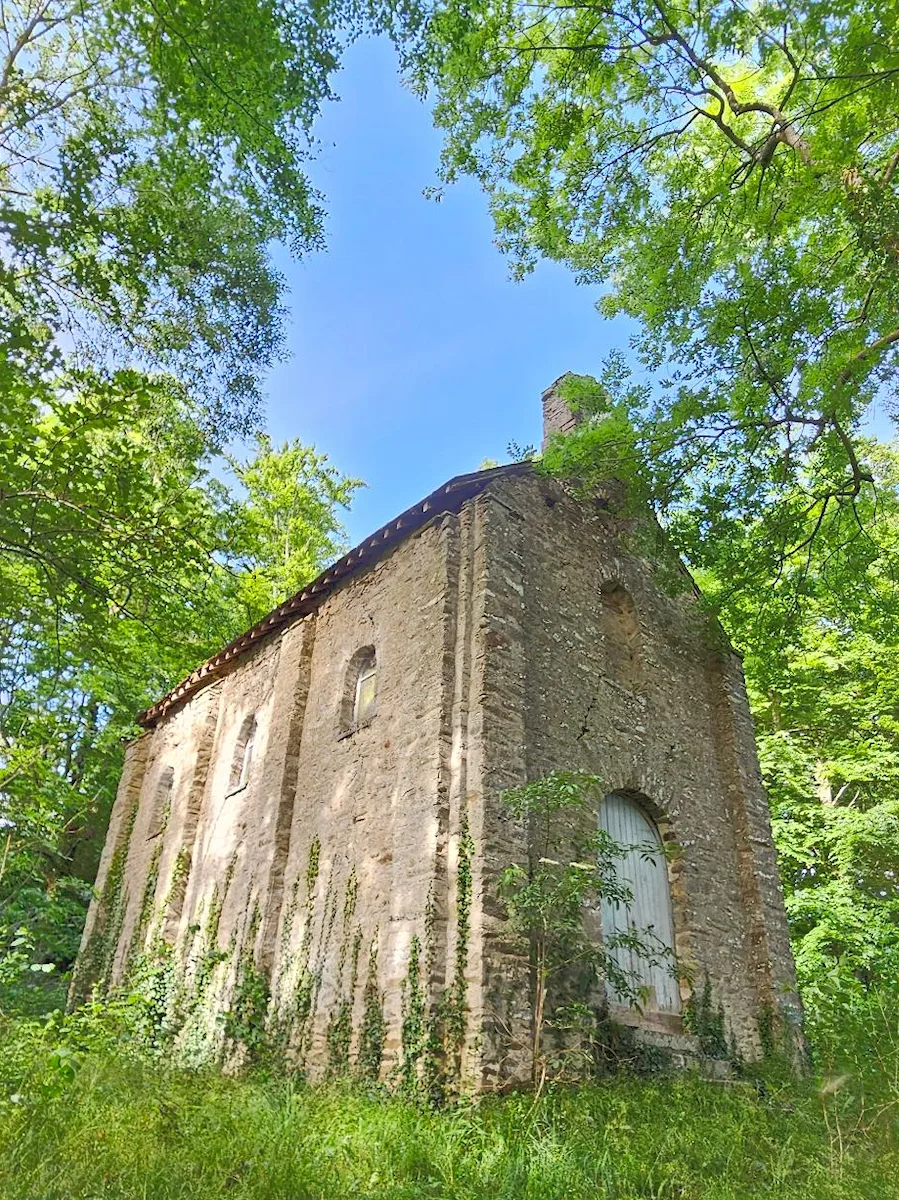 Lac des Prieres à Saint-Fraimbault-de-Prières — À 2,1 km du lac