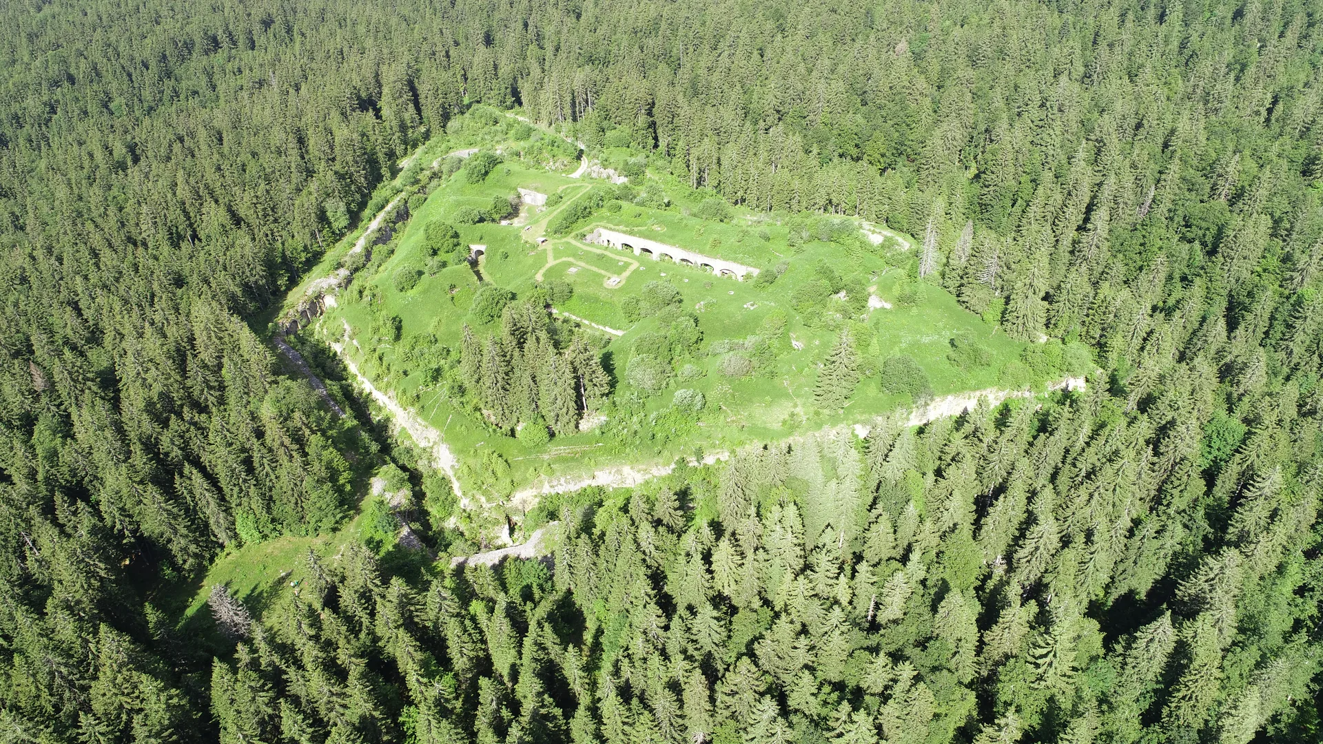 Lac des Rousses à Les Rousses — À 1,1 km du lac