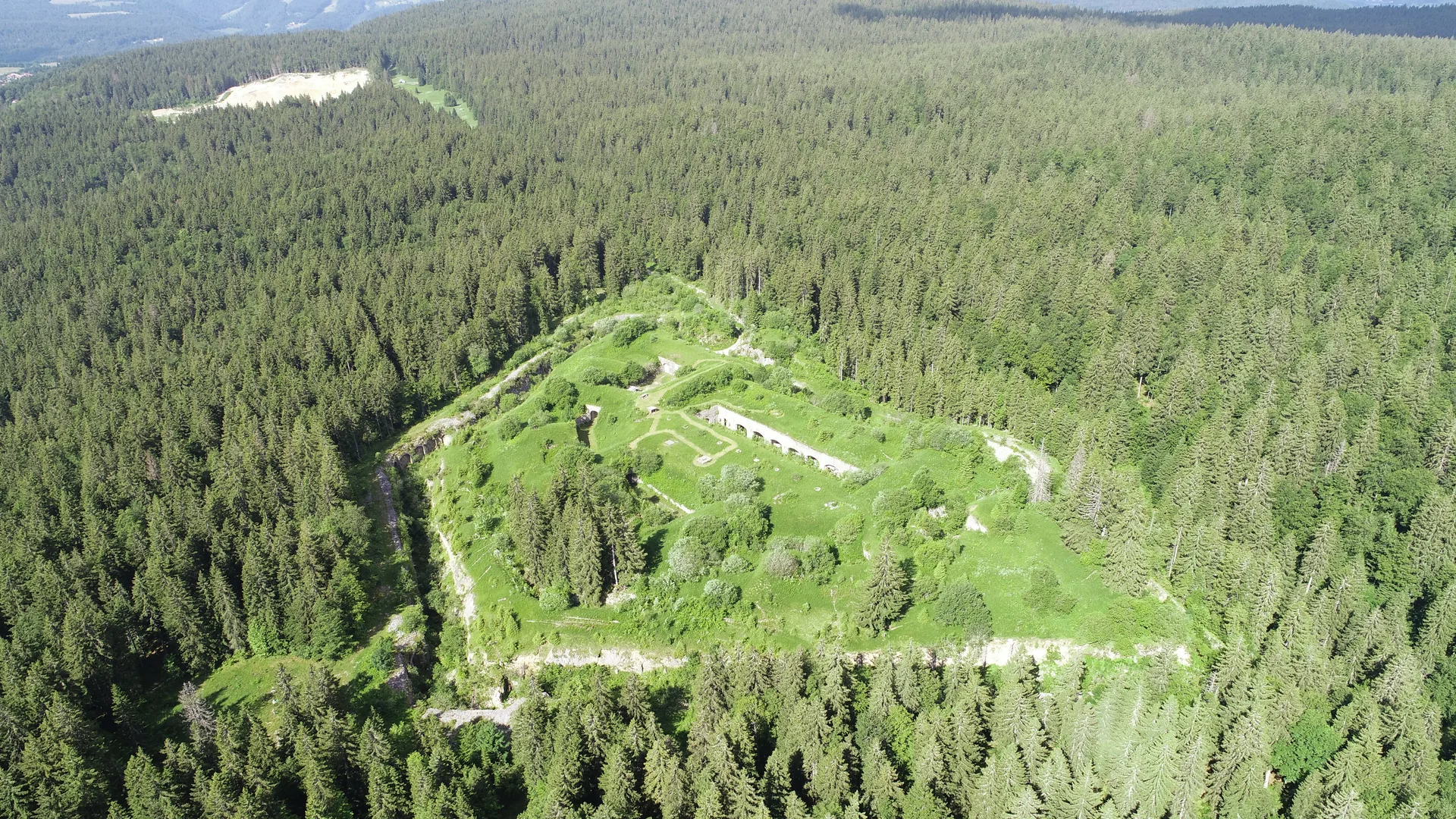 Lac des Rousses à Les Rousses — À 1,1 km du lac