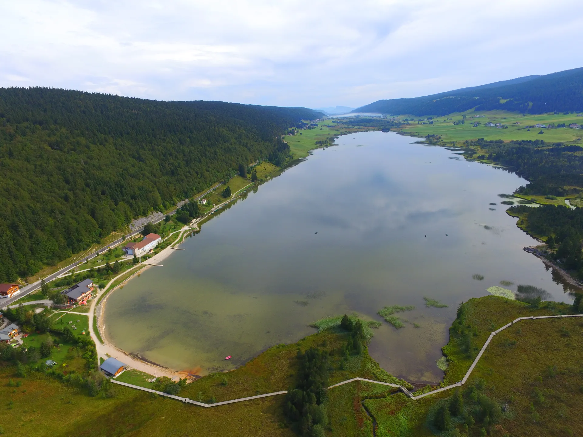 Lac des Rousses à Les Rousses — À 292 m du lac