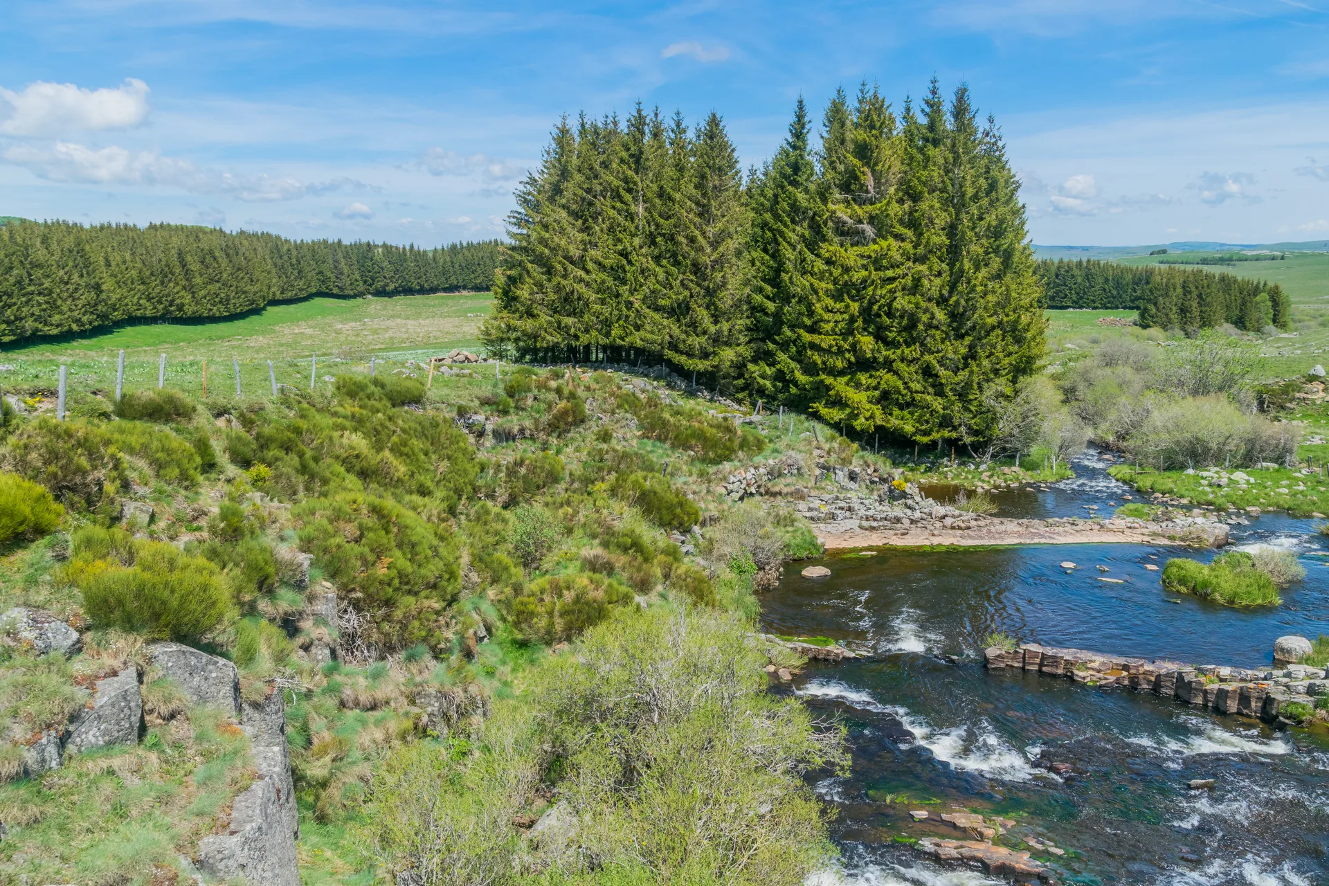 Lac des Salhiens à Nasbinals — À 2,1 km du lac