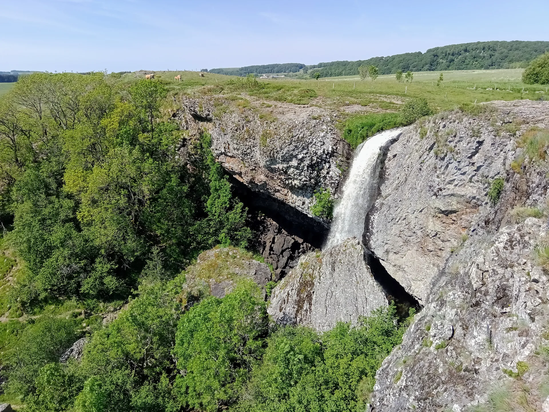 Lac des Salhiens à Nasbinals — À 874 m du lac