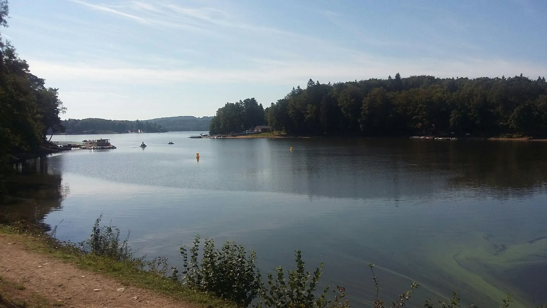 Lac des Settons 02 à Montsauche-les-Settons — À 1,3 km du lac