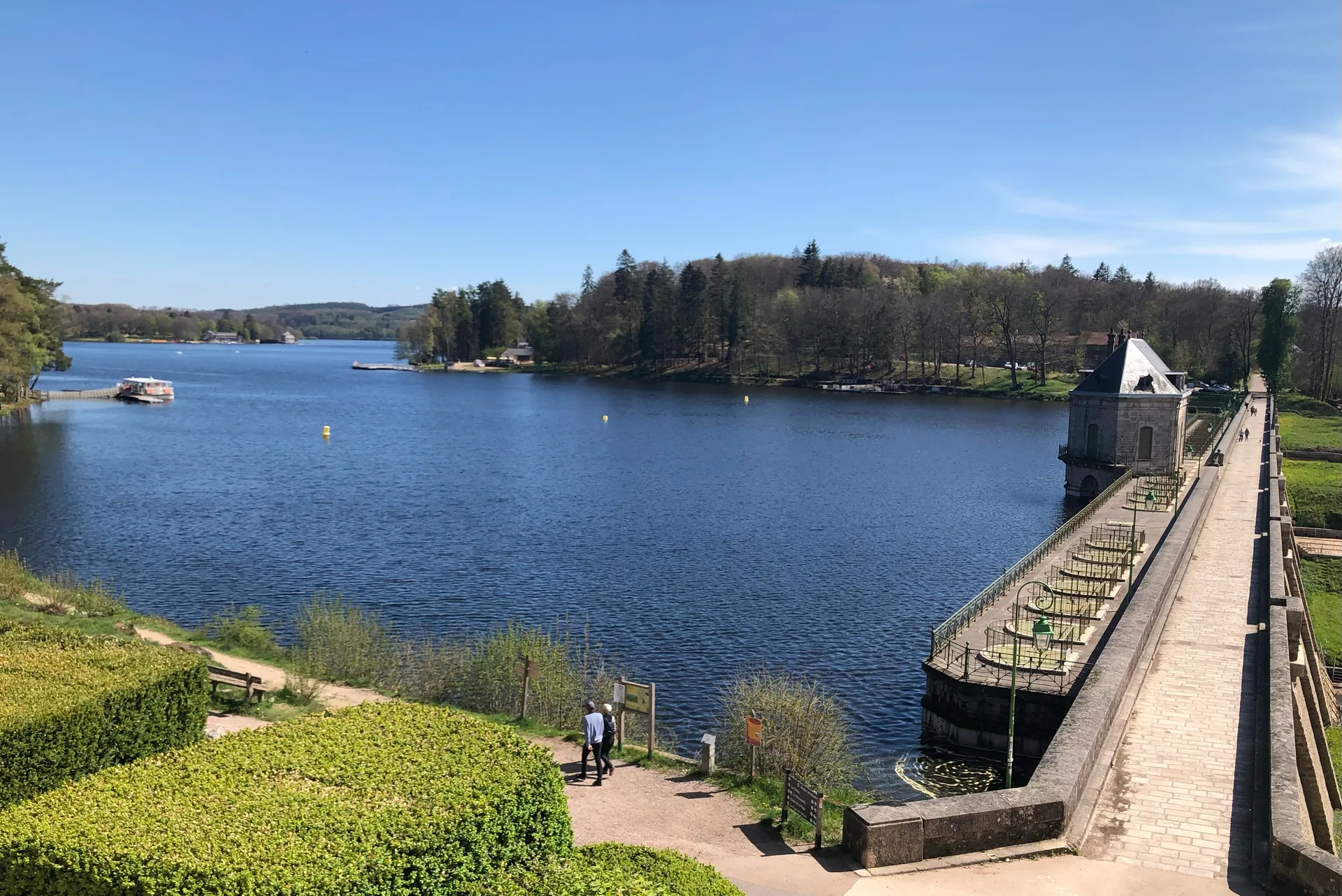 Lac des Settons 02 à Montsauche-les-Settons — À 1,4 km du lac