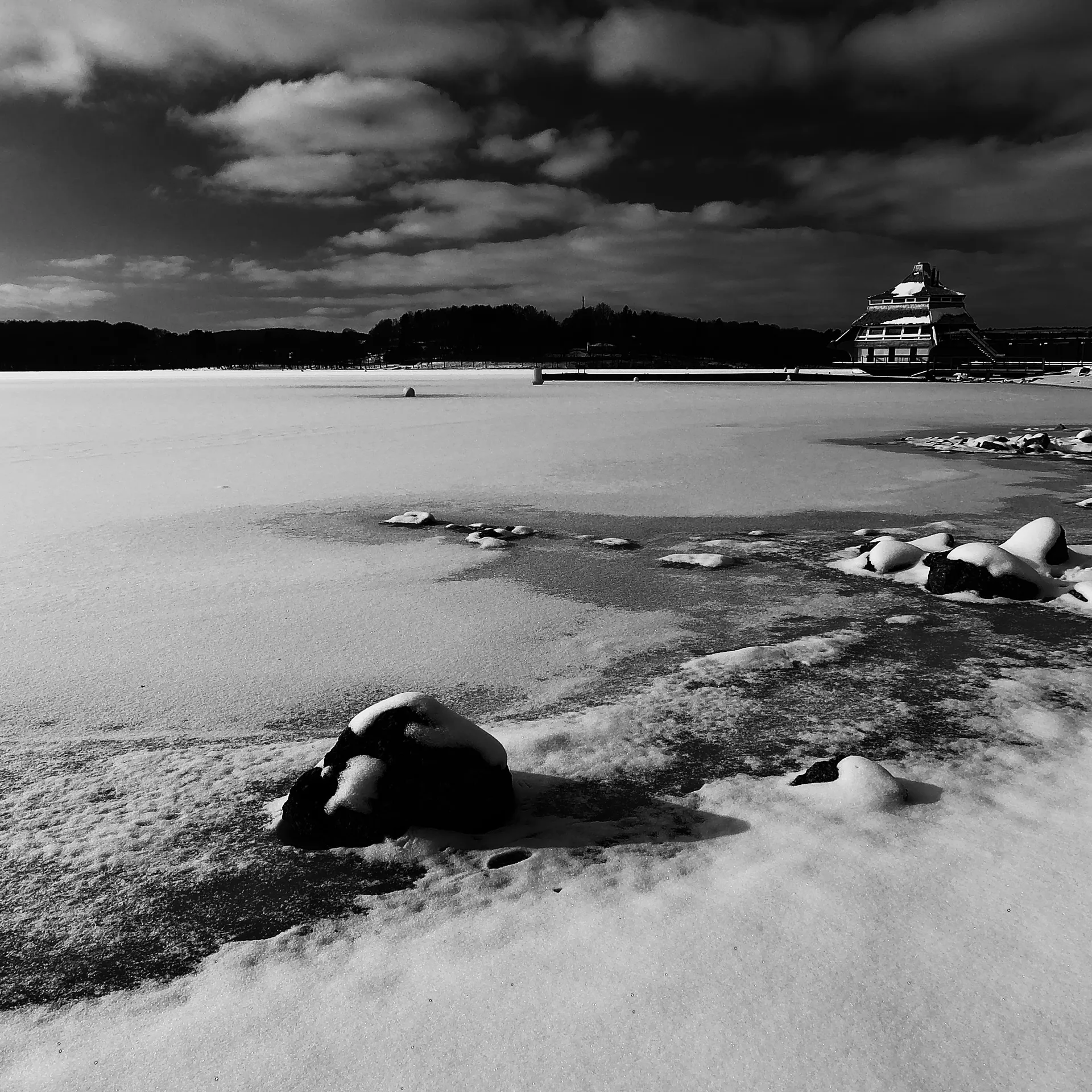 Lac des Settons 02 à Montsauche-les-Settons — À 210 m du lac