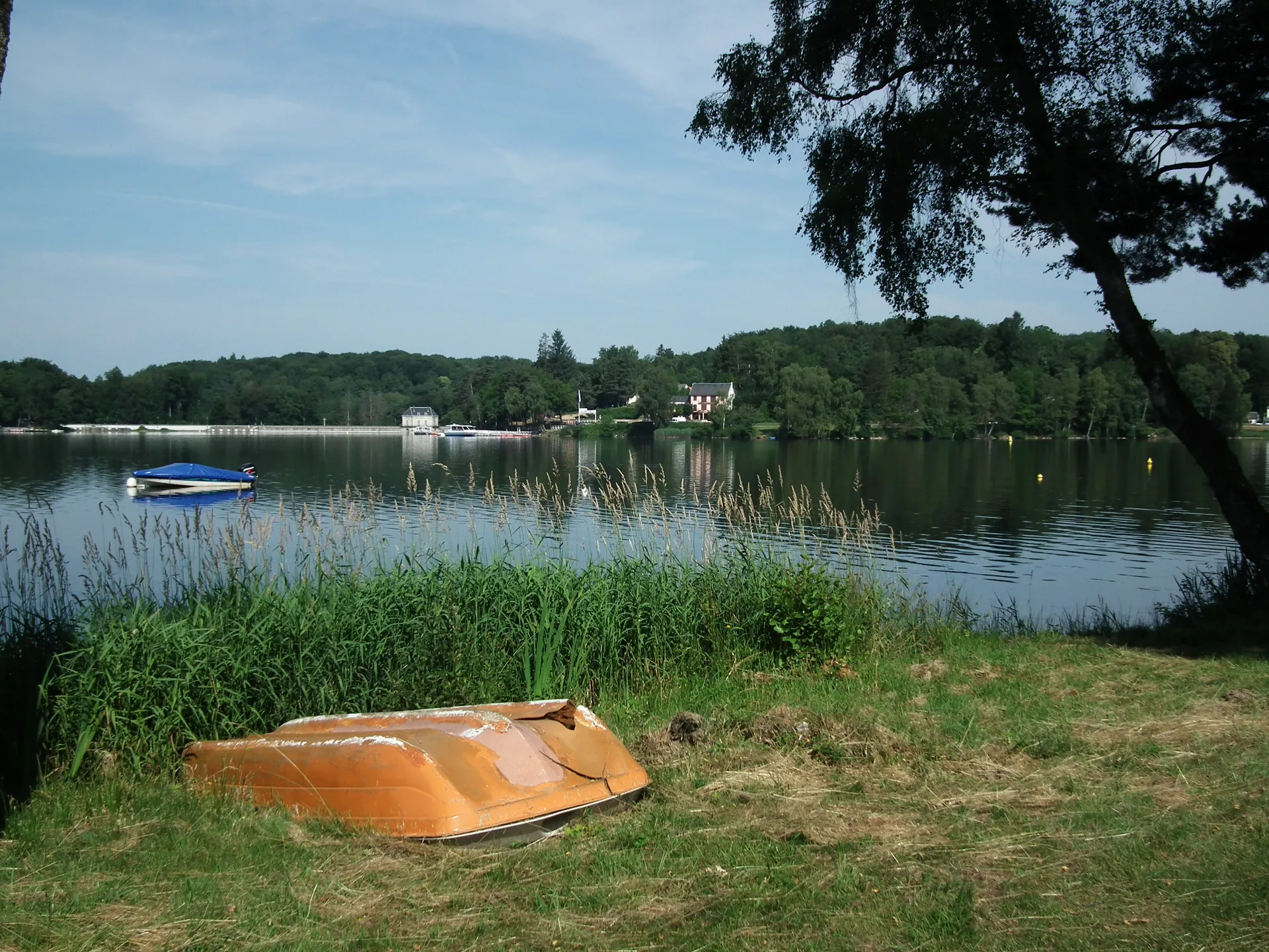 Lac des Settons 02 à Montsauche-les-Settons — À 750 m du lac