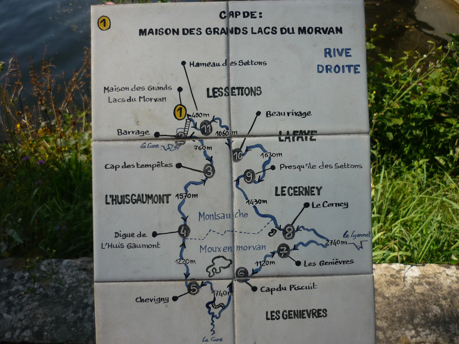 Lac des Settons 02 à Montsauche-les-Settons — À 1,3 km du lac