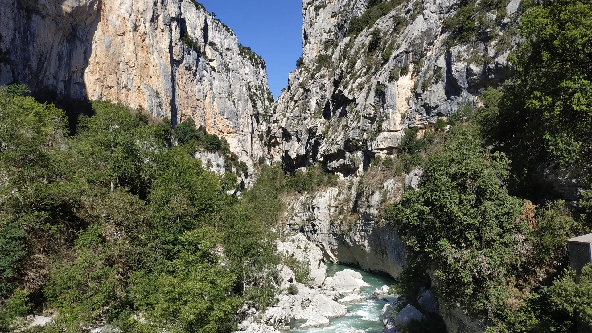 lac des Sirènes à Aiguines — À 744 m du lac