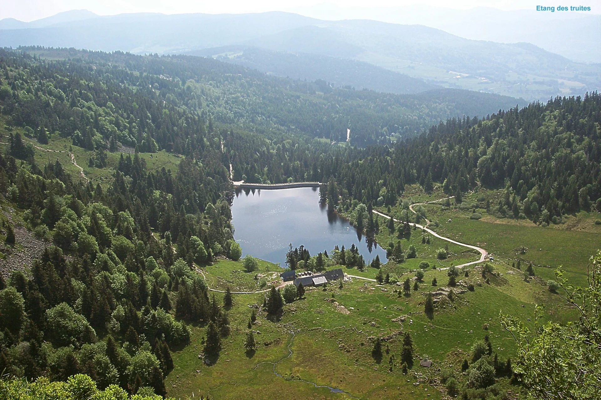 Lac des Truites ou lac du Forlet à Soultzeren — À 747 m du lac