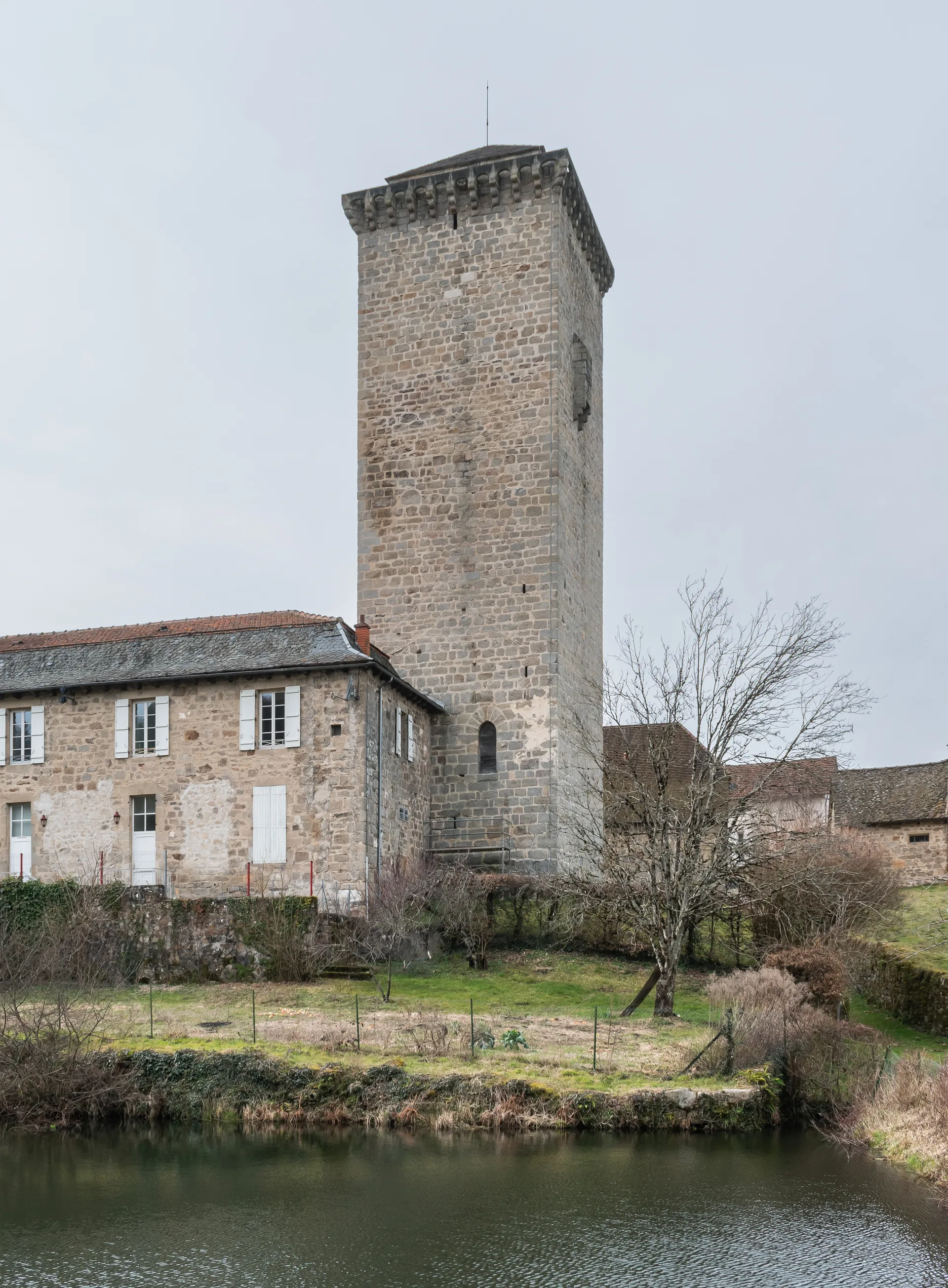 Lac des Vergnes à Sousceyrac-en-Quercy — À 3,1 km du lac