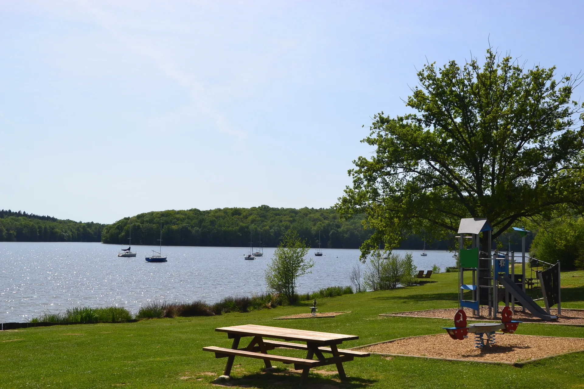 Lac des Vieilles Forges à Les Mazures — Sur le lac