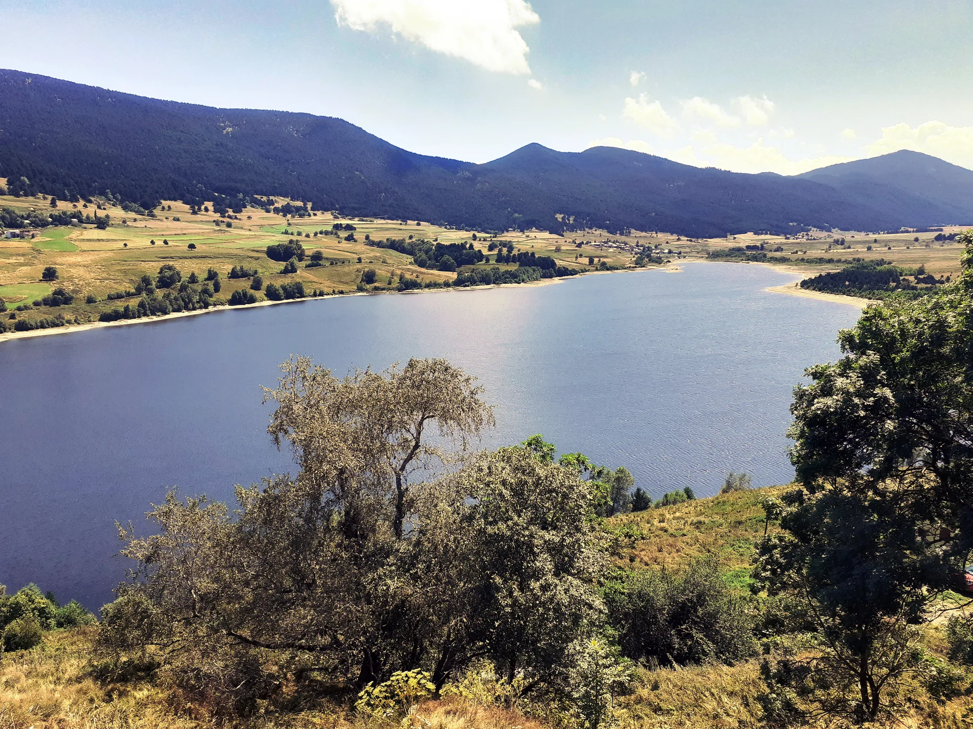 Lac du Barrage de Puyvalador à Puyvalador — À 371 m du lac
