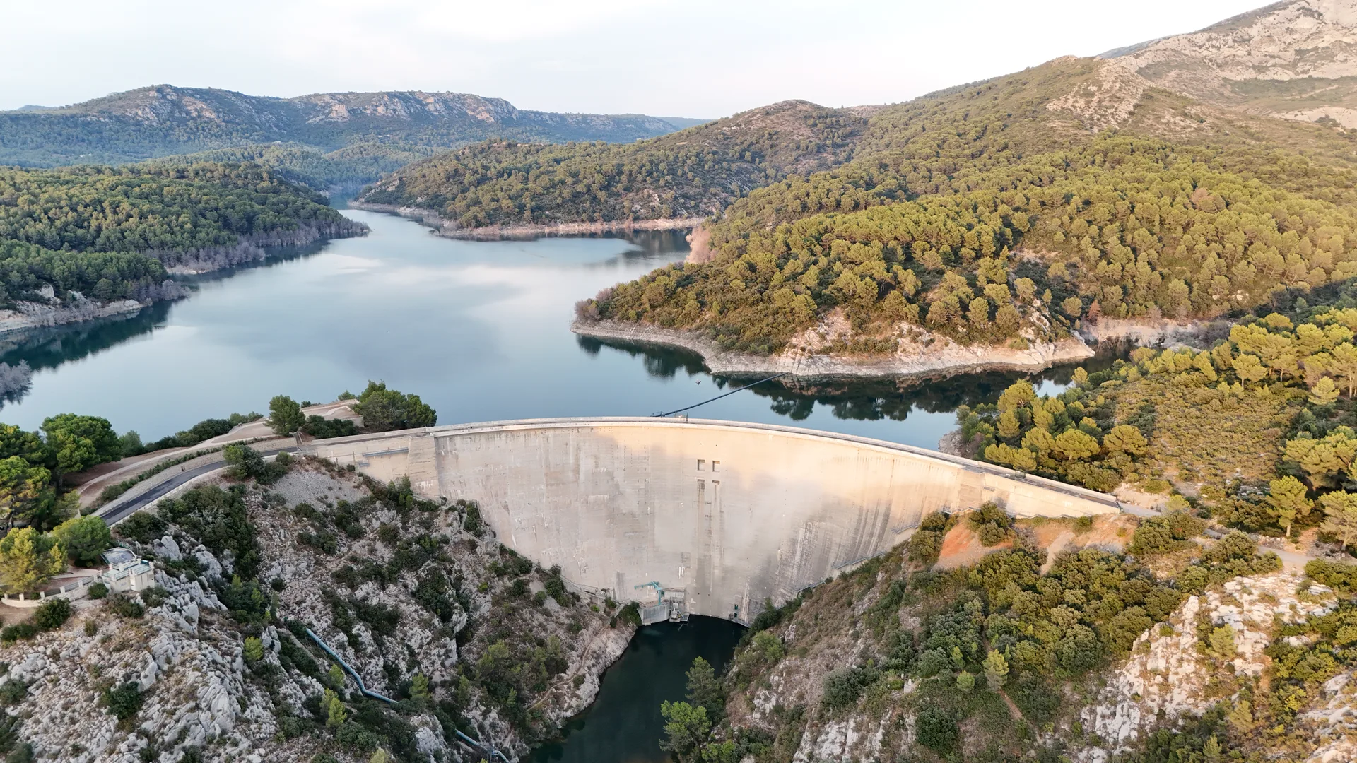 Lac du Bimont à Saint-Marc-Jaumegarde — À 381 m du lac